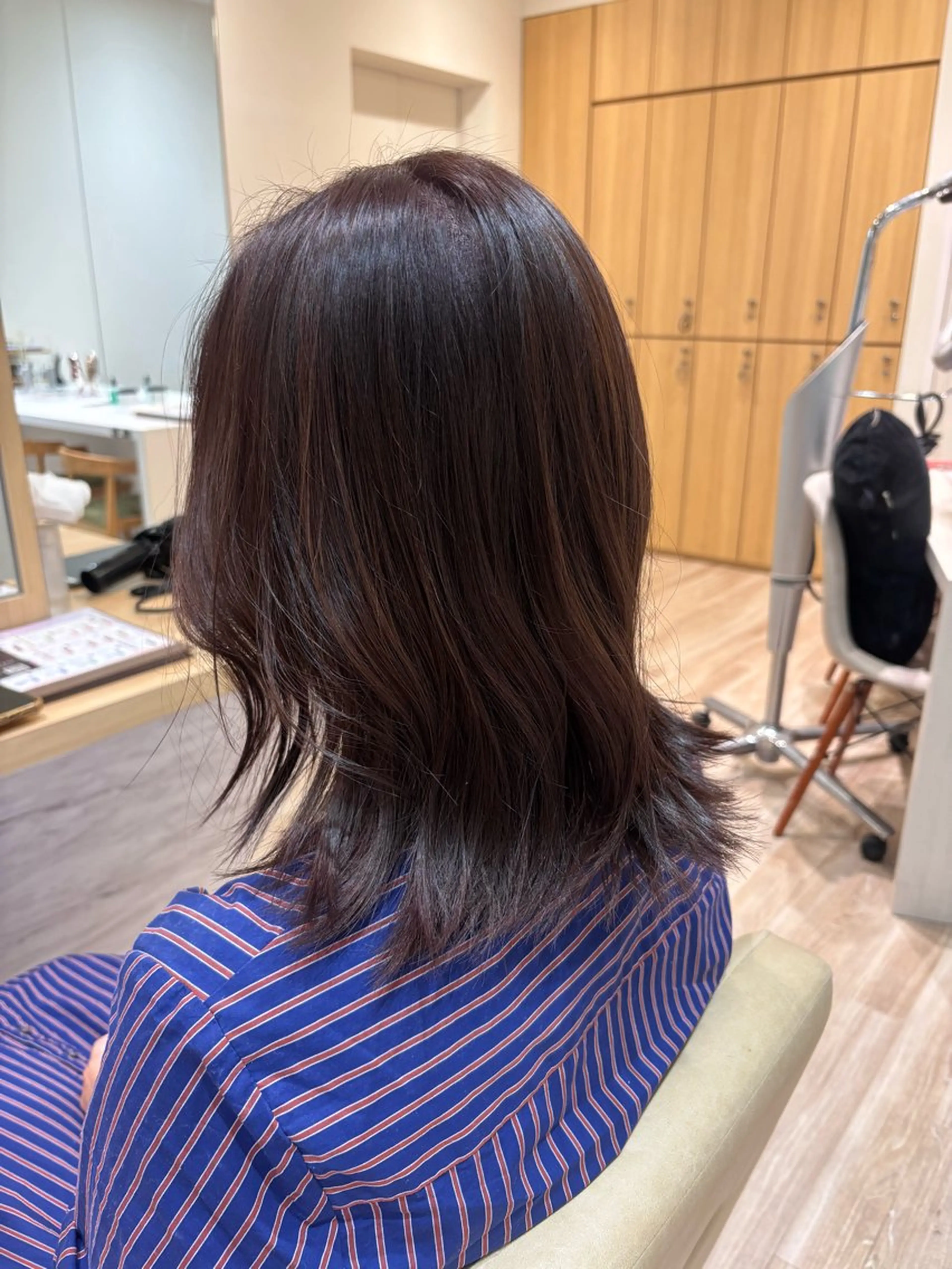 ミディアム ラベンダーブラウン くびれヘア カット ヘアカラー かどたはるな レイヤー/パーマのヘアスタイル