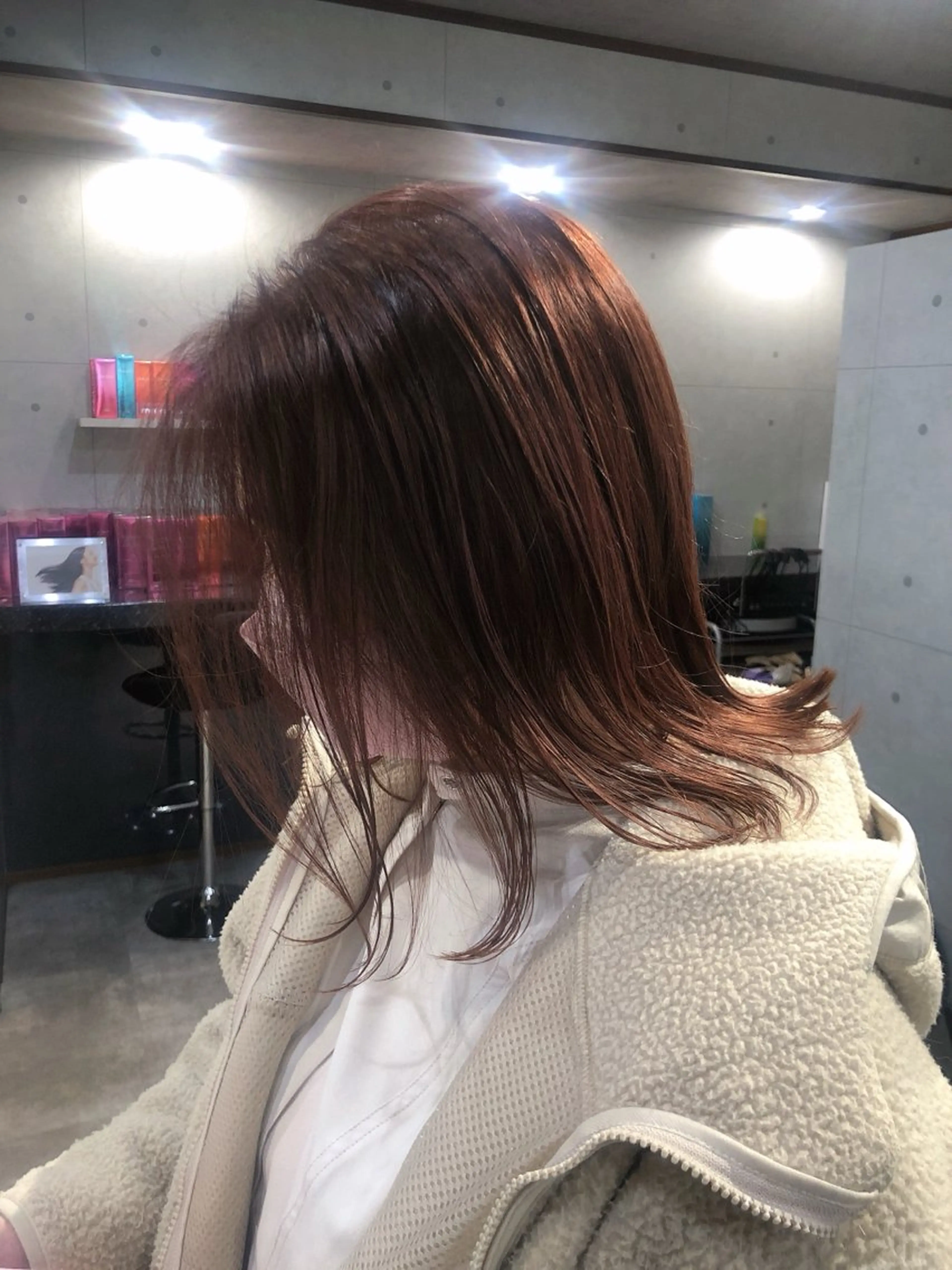 ミディアム ボブ くびれヘア くせ毛 切りっぱなしロブ 小顔カット カット ヘアカラー REVE所属・REVE 【外国人風カラー】のヘアスタイル