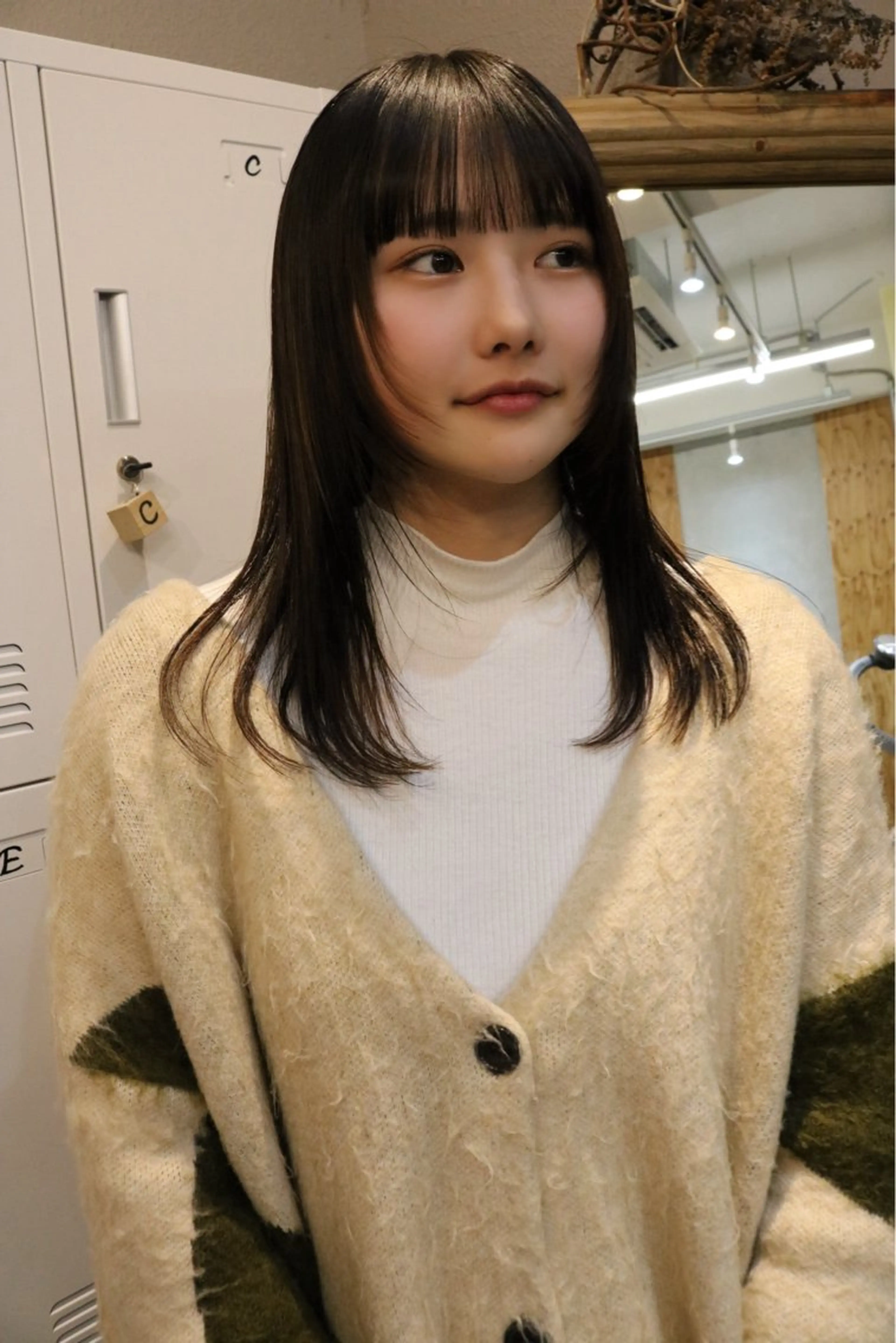 ミディアム カット 松村 澪里のヘアスタイル