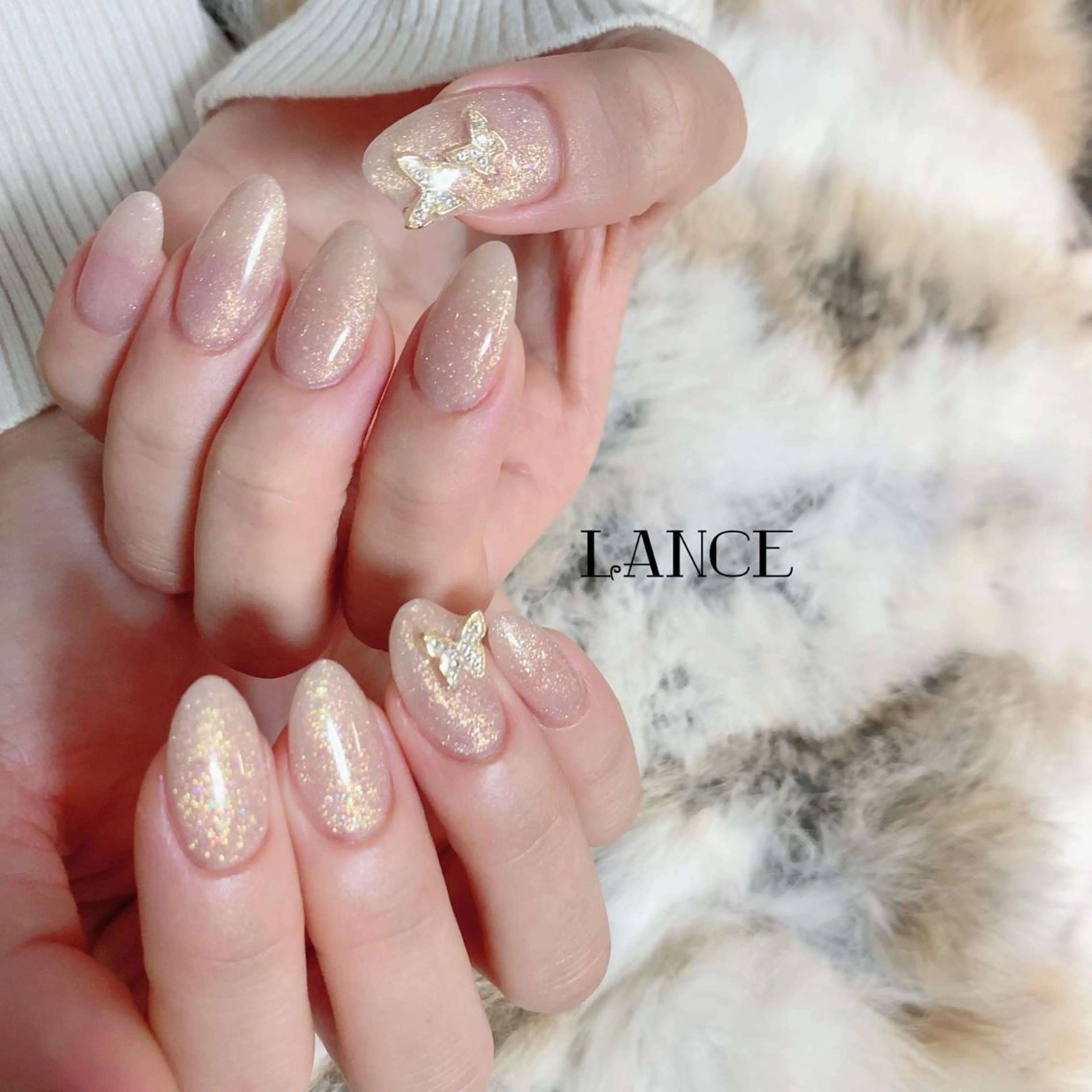 ミディアム ネイル オーロラネイル フレンチネイル ワンホンネイル 冬ネイル ハンドネイル Lance nailのネイルデザイン