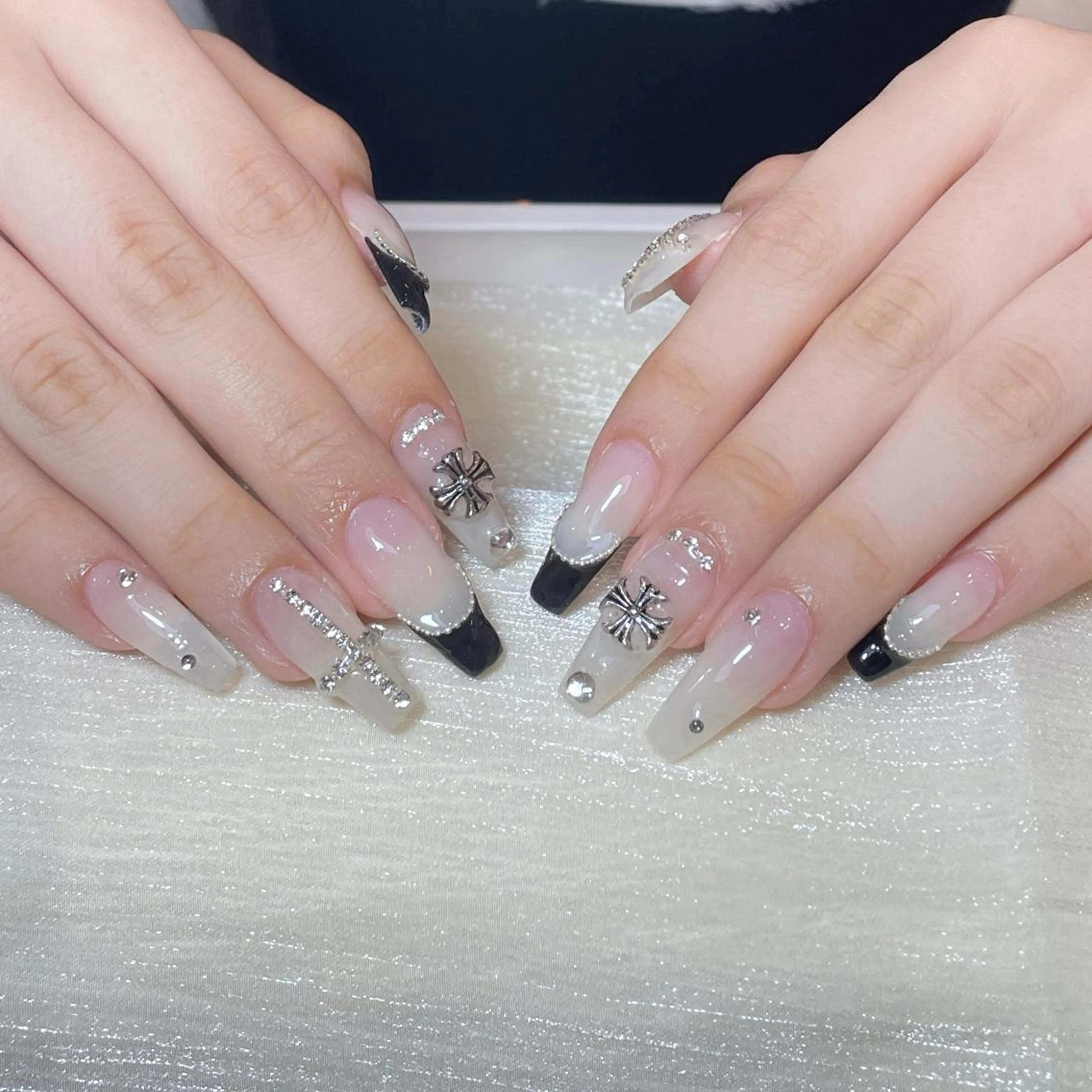 ネイル アートネイル オーロラネイル ガーリー キラキラネイル 韓国ネイル ハンドネイル Diamond NAIL✨のネイルデザイン