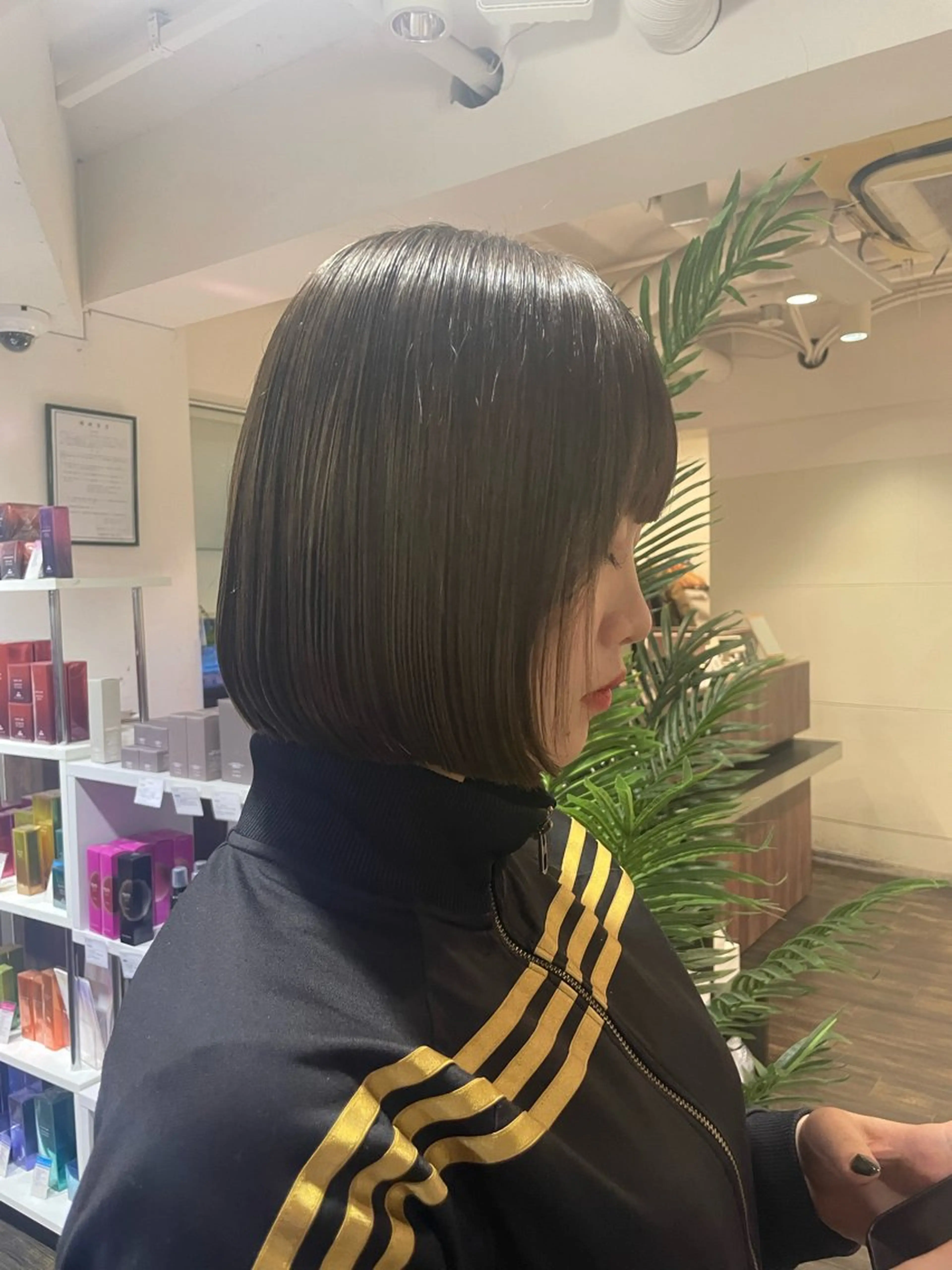 ショート カラー ボブ カット 佐藤 綾郁のヘアスタイル