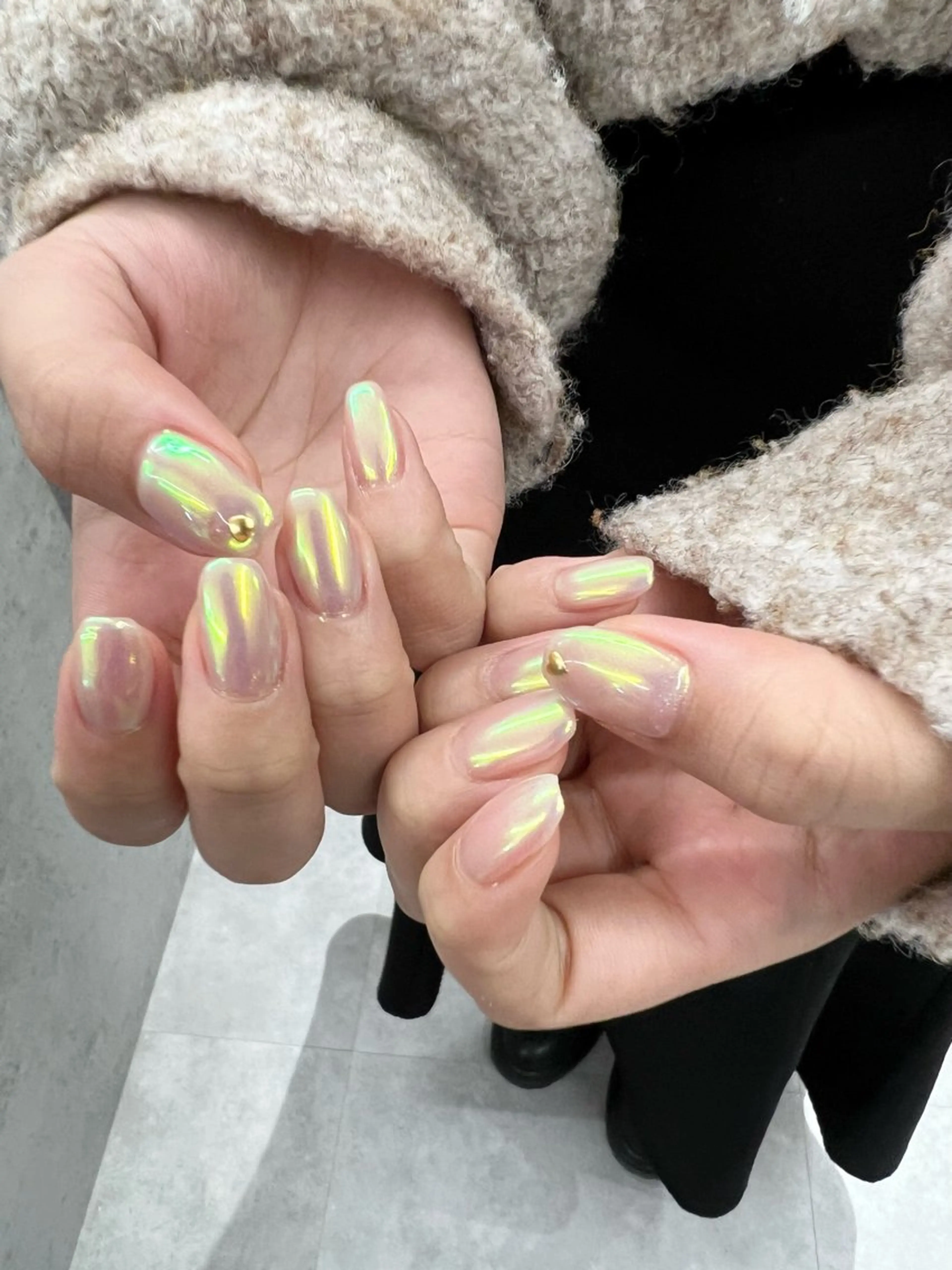 ネイル オーロラネイル 黄色 ハンドネイル ハンドケア Bana_ Nailのネイルデザイン