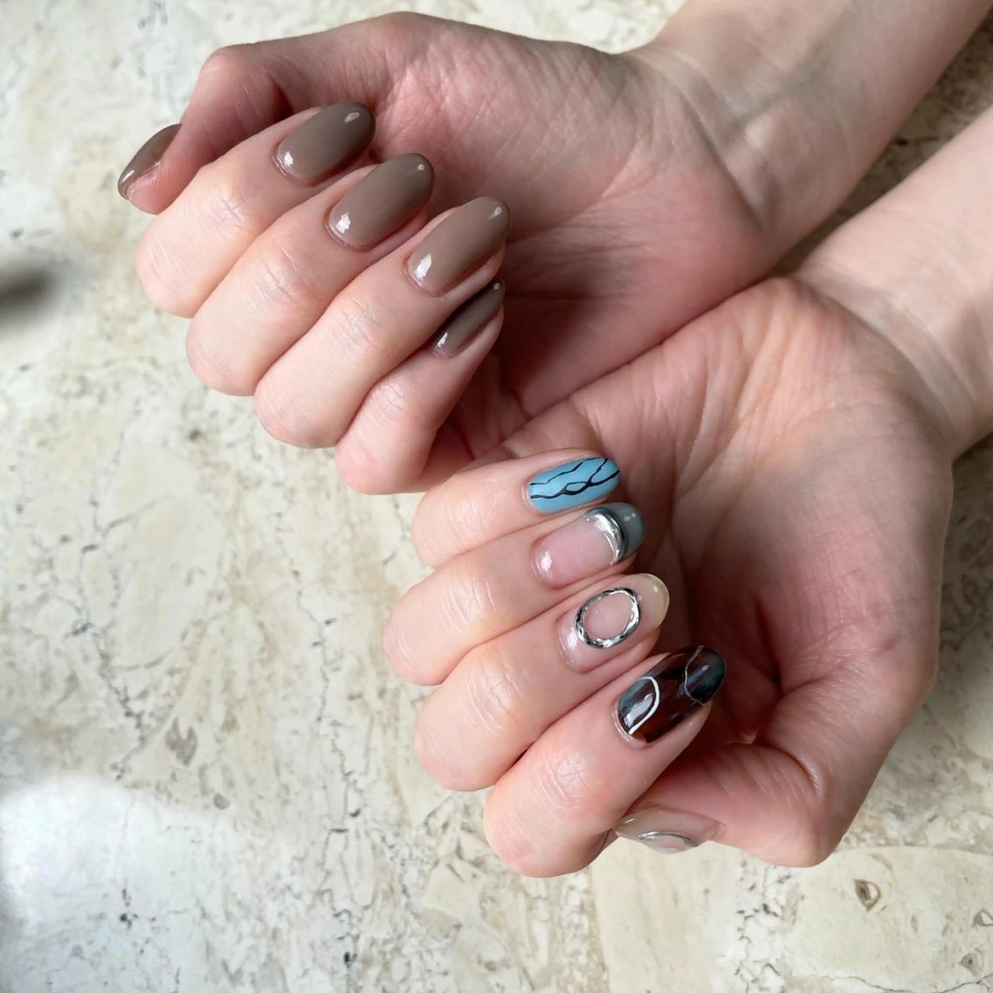 ネイル アートネイル ブラウン フラワーネイル フレンチネイル ジェルネイル ハンドネイル フットネイル nail salon mieux(ミュー)のネイルデザイン