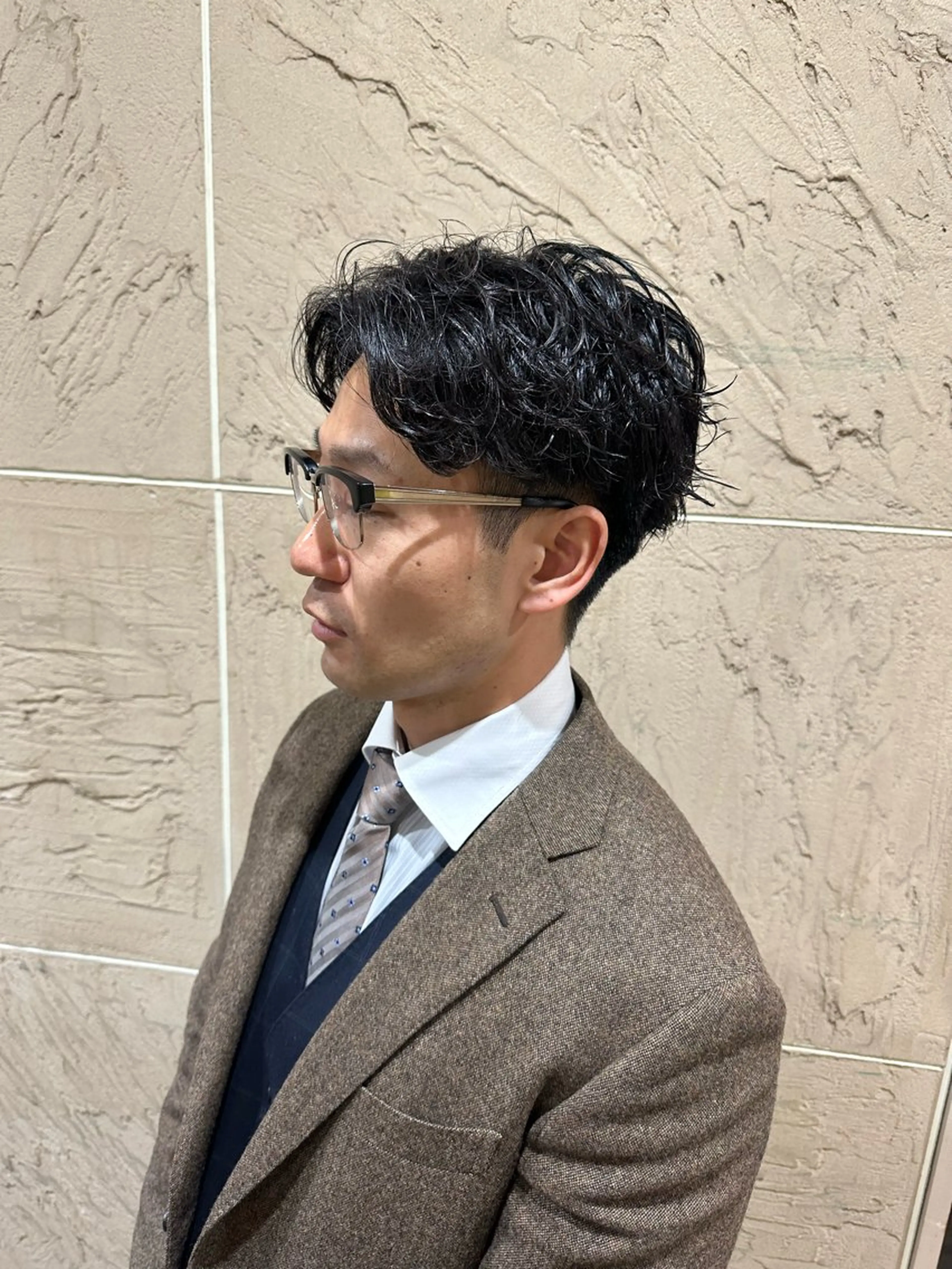 ショート パーマ メンズ センターパート メンズパーマ ショートヘア 溜 一太のヘアスタイル