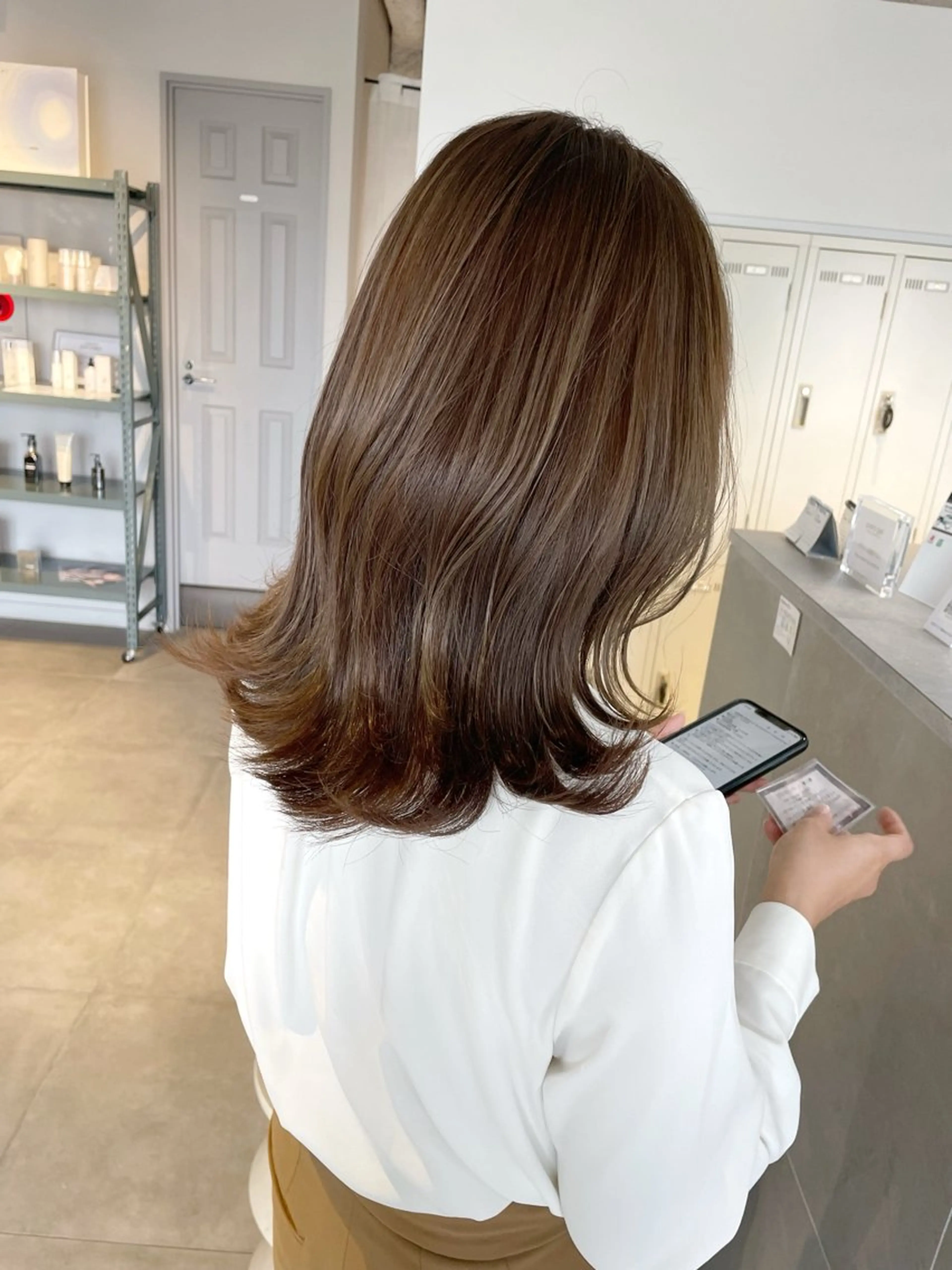 ミディアム カラー ベージュカラー くびれヘア レイヤー/髪質改善カ ラ-🤍津田奈々美‎のヘアスタイル