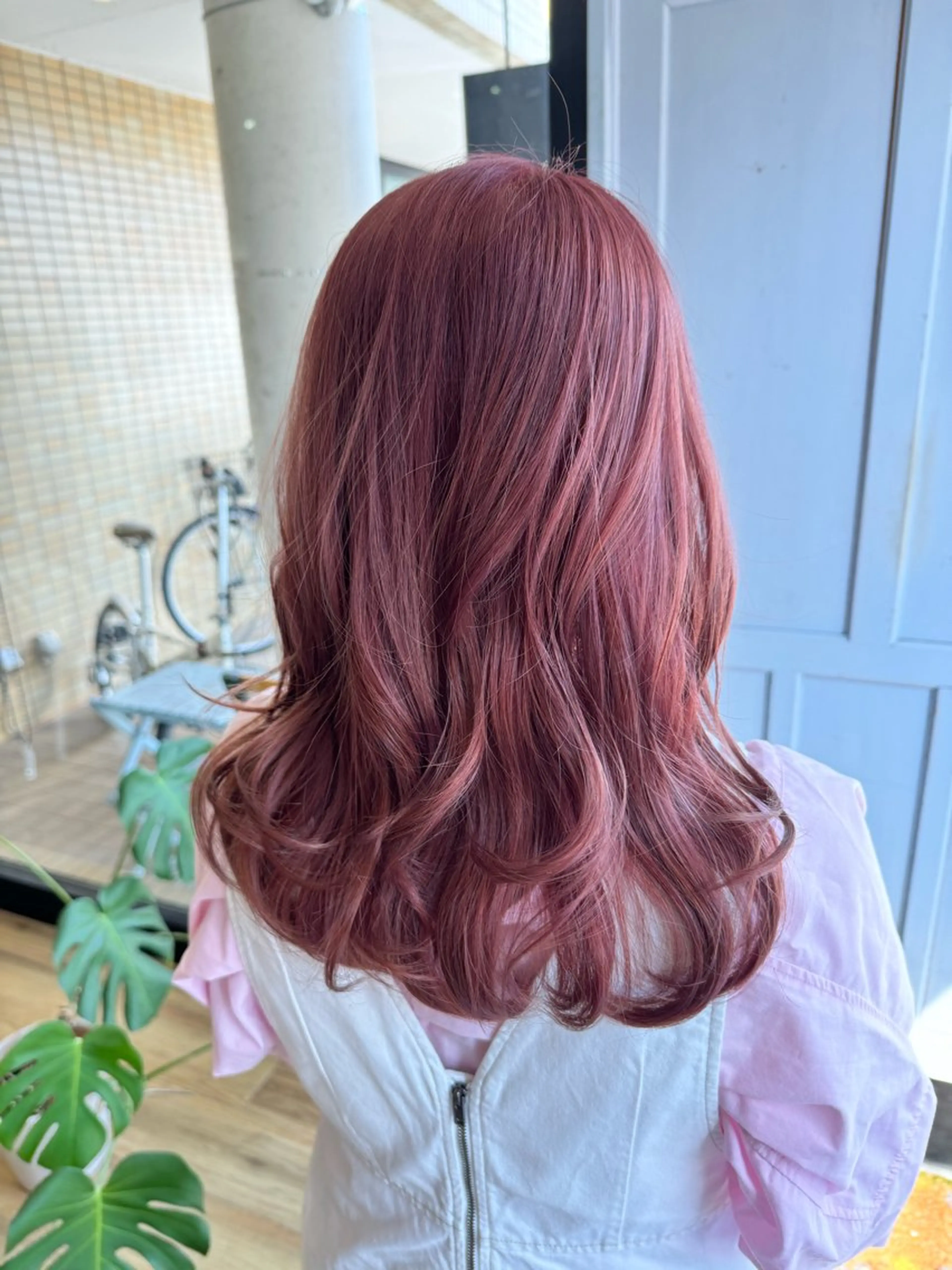 ロング カラー ピンクカラー ヘアカラー トリートメント ツキダテ ユイのヘアスタイル