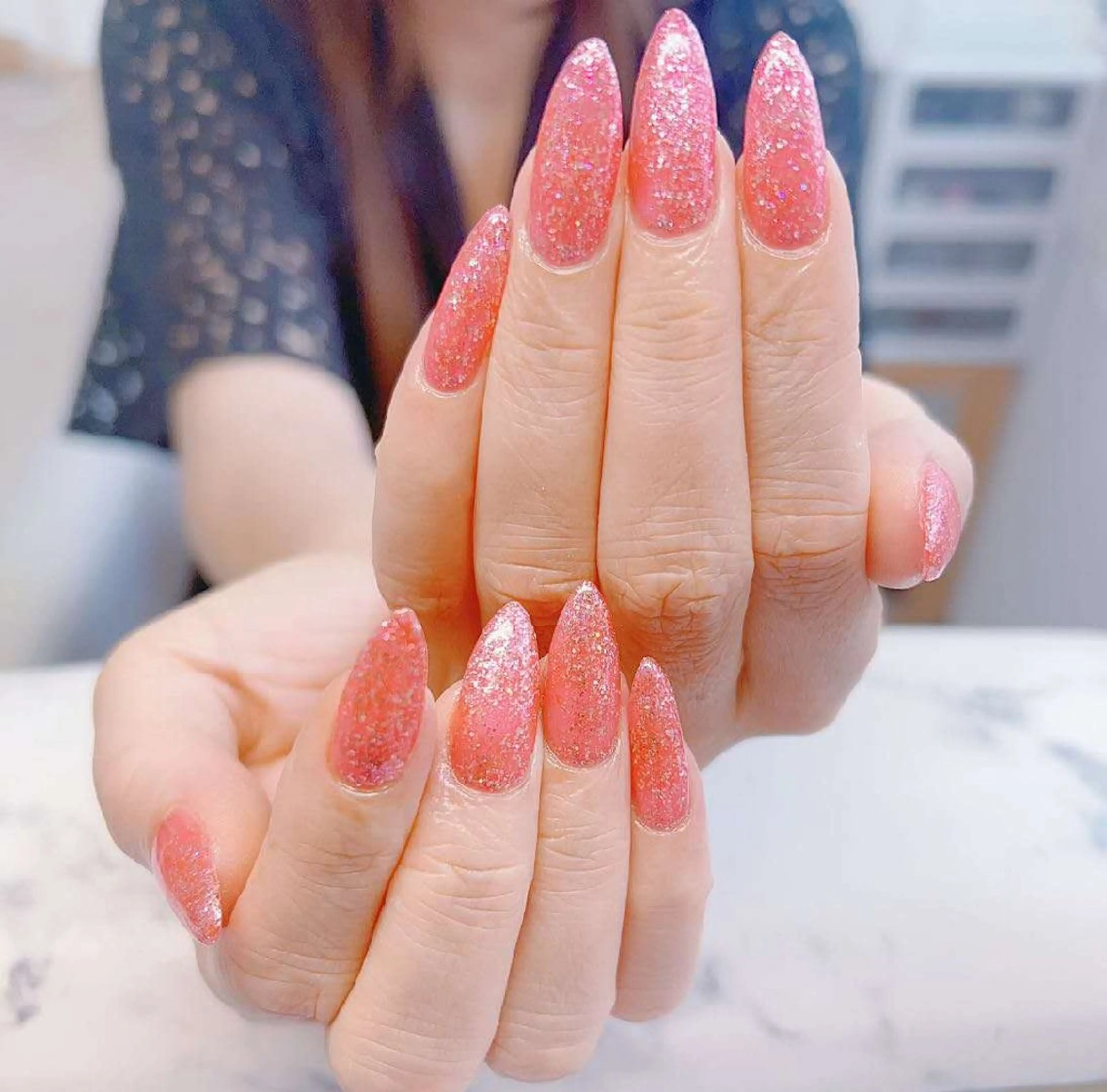 ネイル アートネイル 長さ出し ジェルネイル ガーリー キラキラネイル ネイルサロンred veil所属・RiRi  ネイルサロンのネイルデザイン