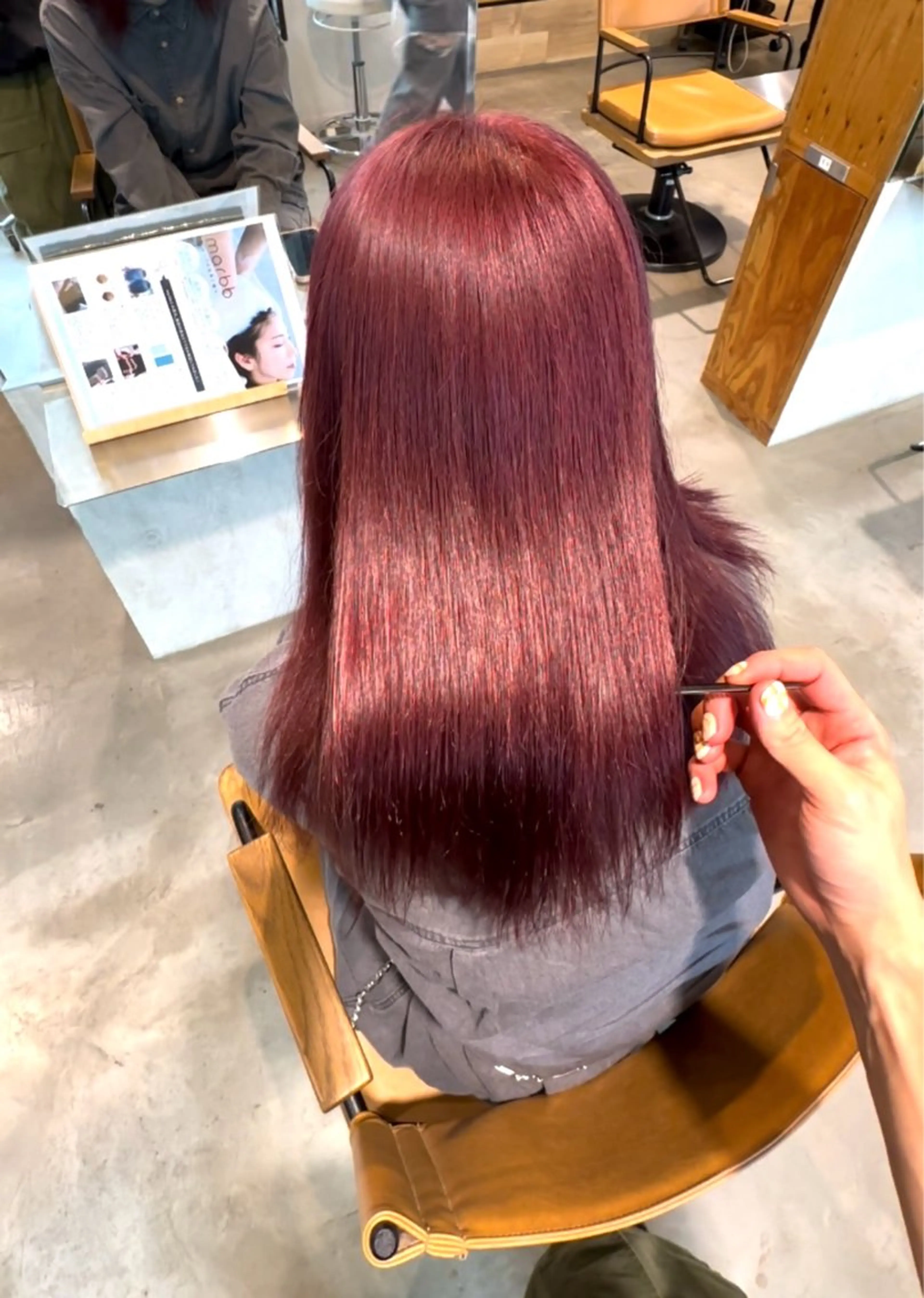 ロング カラー ベージュカラー ブリーチ ピンクカラー ピンクベージュ 各務原/カラー/ブリ ーチお任せください!のヘアスタイル
