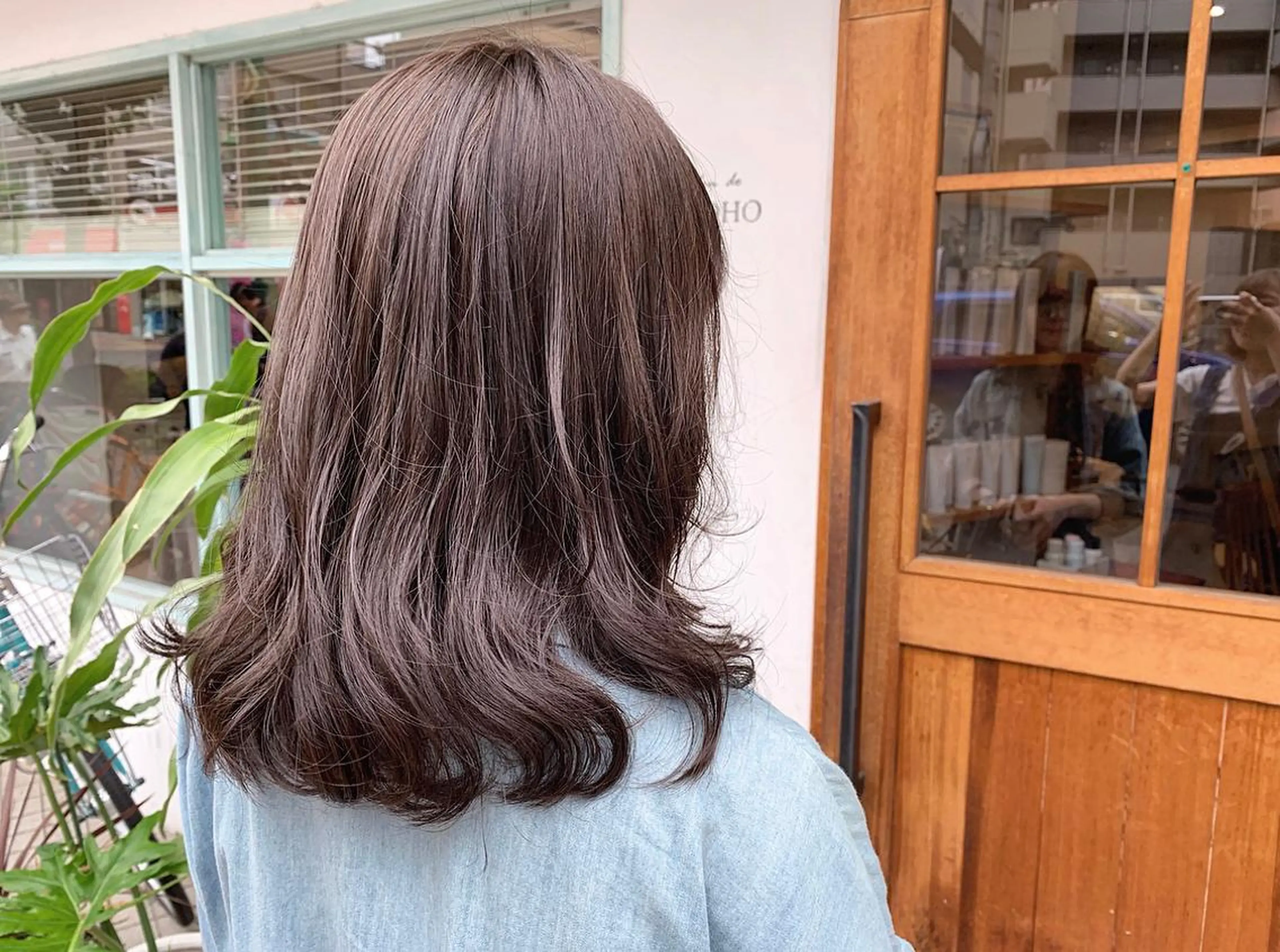 ミディアム カラー ミディアムパーマ アッシュ アッシュグレー アッシュグレージュ ブリーチ たかいわ みきのヘアスタイル