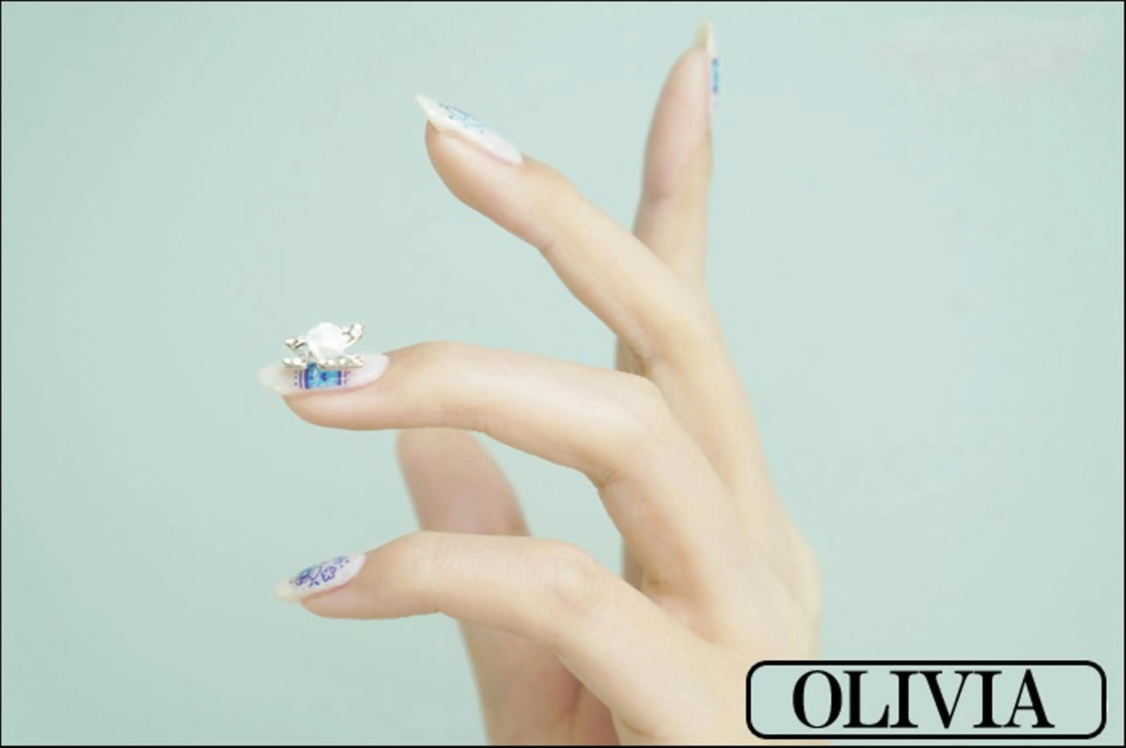 ネイル ワンカラーネイル ストーンネイル Olivia アイラッシュのマツエク・マツパデザイン