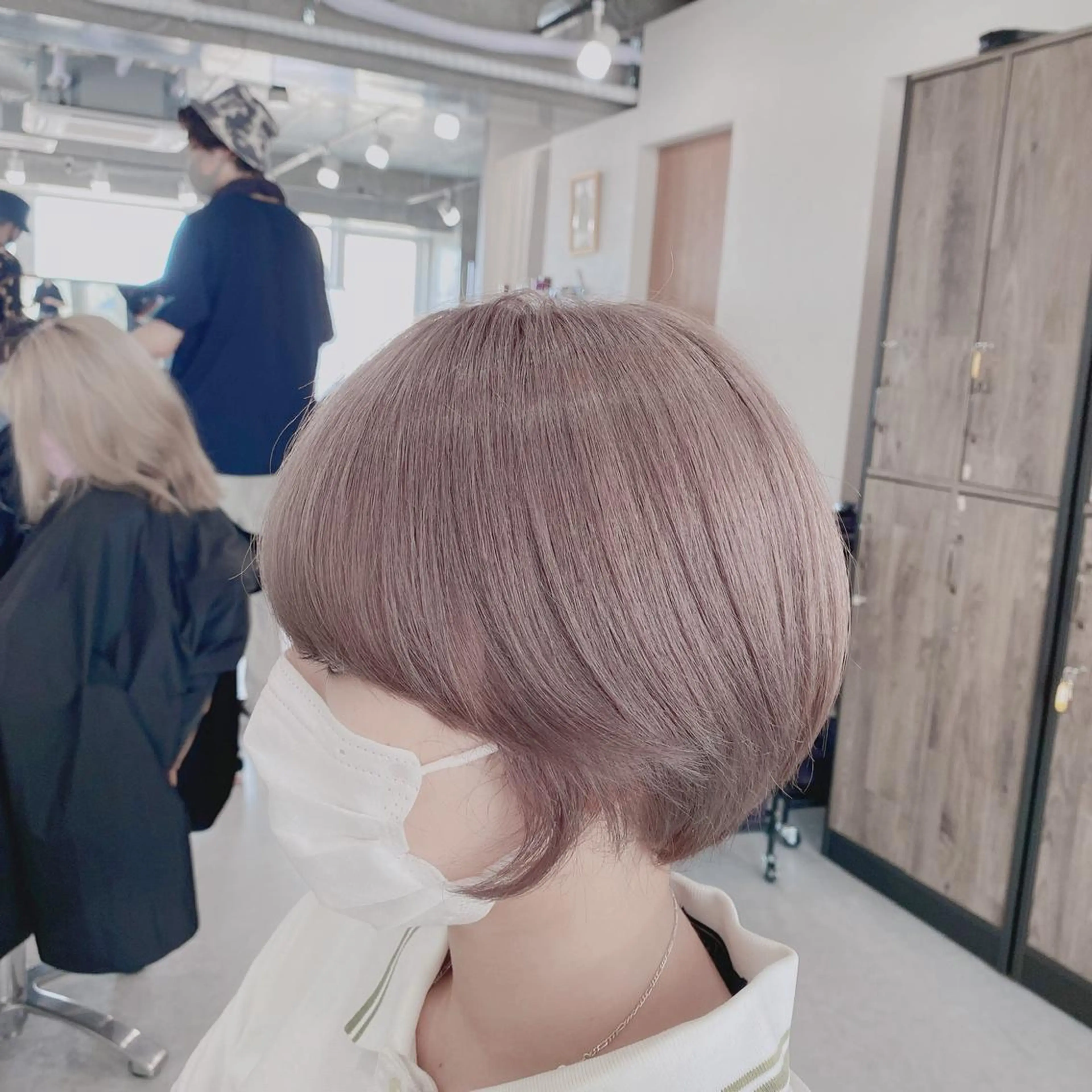 ショート カラー カット ヘアカラー トリートメント ハイトーン×韓国ヘア 💍tiam💍のヘアスタイル