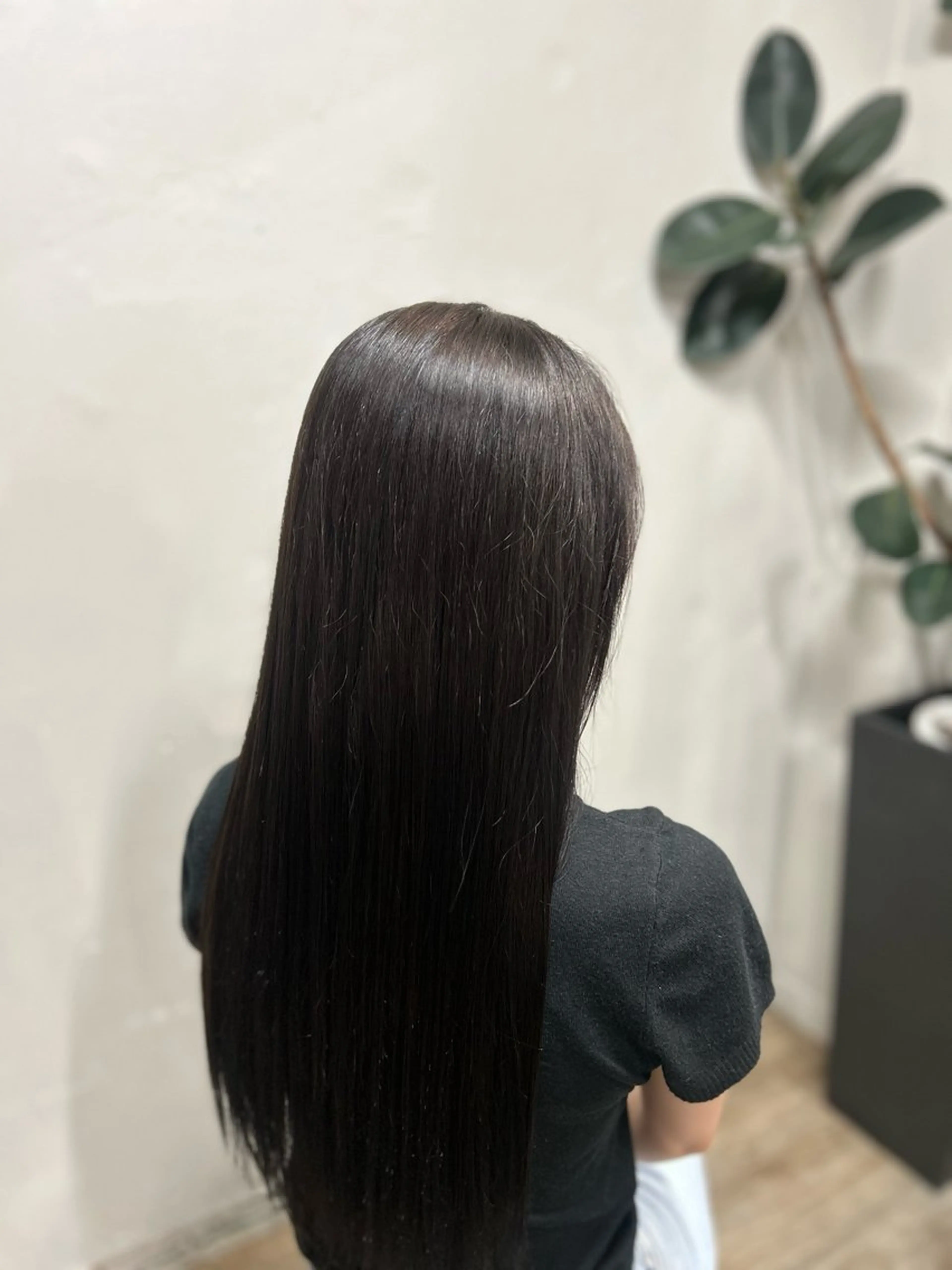 ロング カラー 黒髪 ヨシタニ ヒナタのヘアスタイル