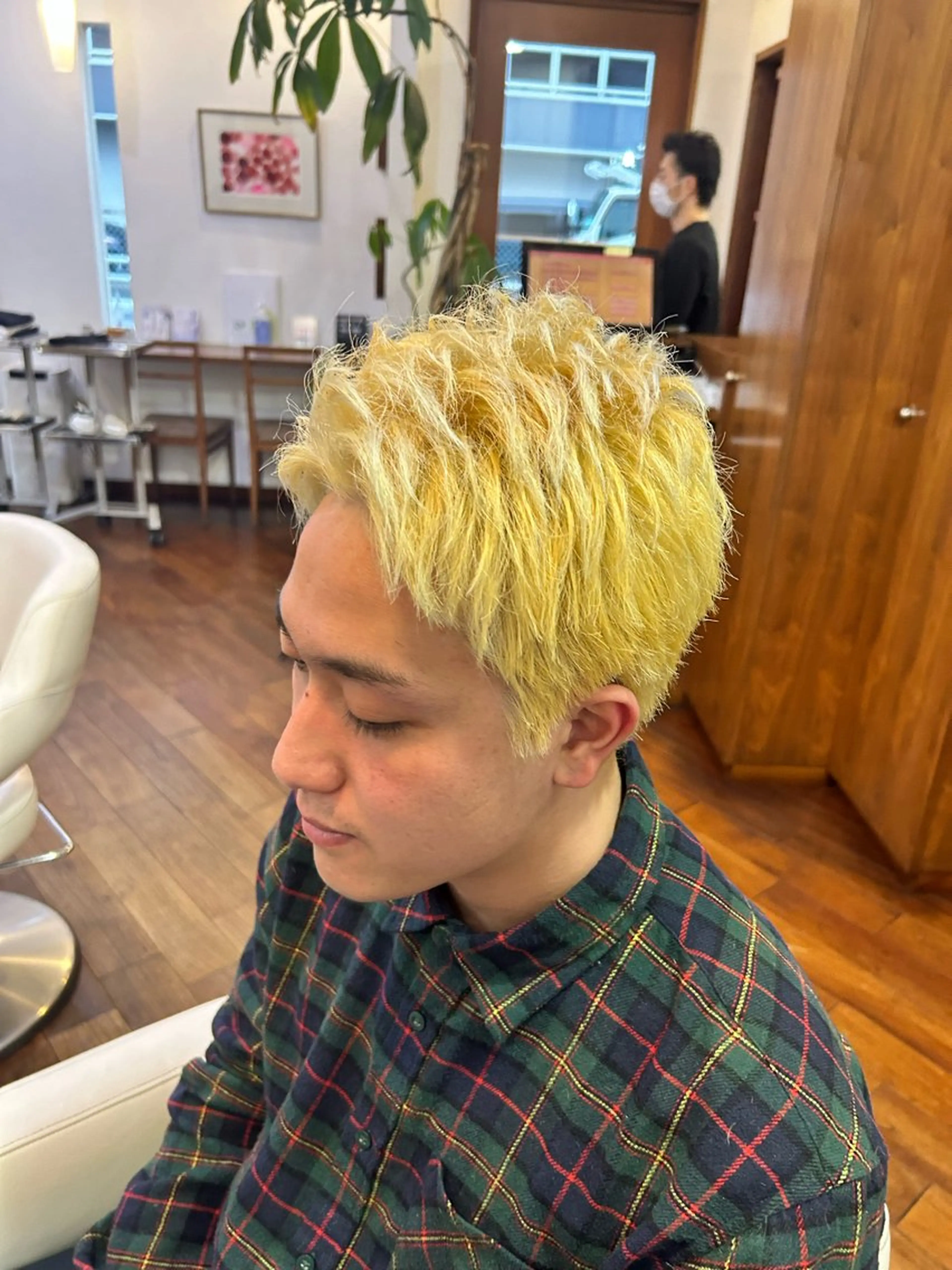 カラー メンズ メンズブリーチ 刈り上げ ブリーチ HAIRsalon BONDS所属・パーマスタイル/ 縮毛矯正/江口翔伍のヘアスタイル
