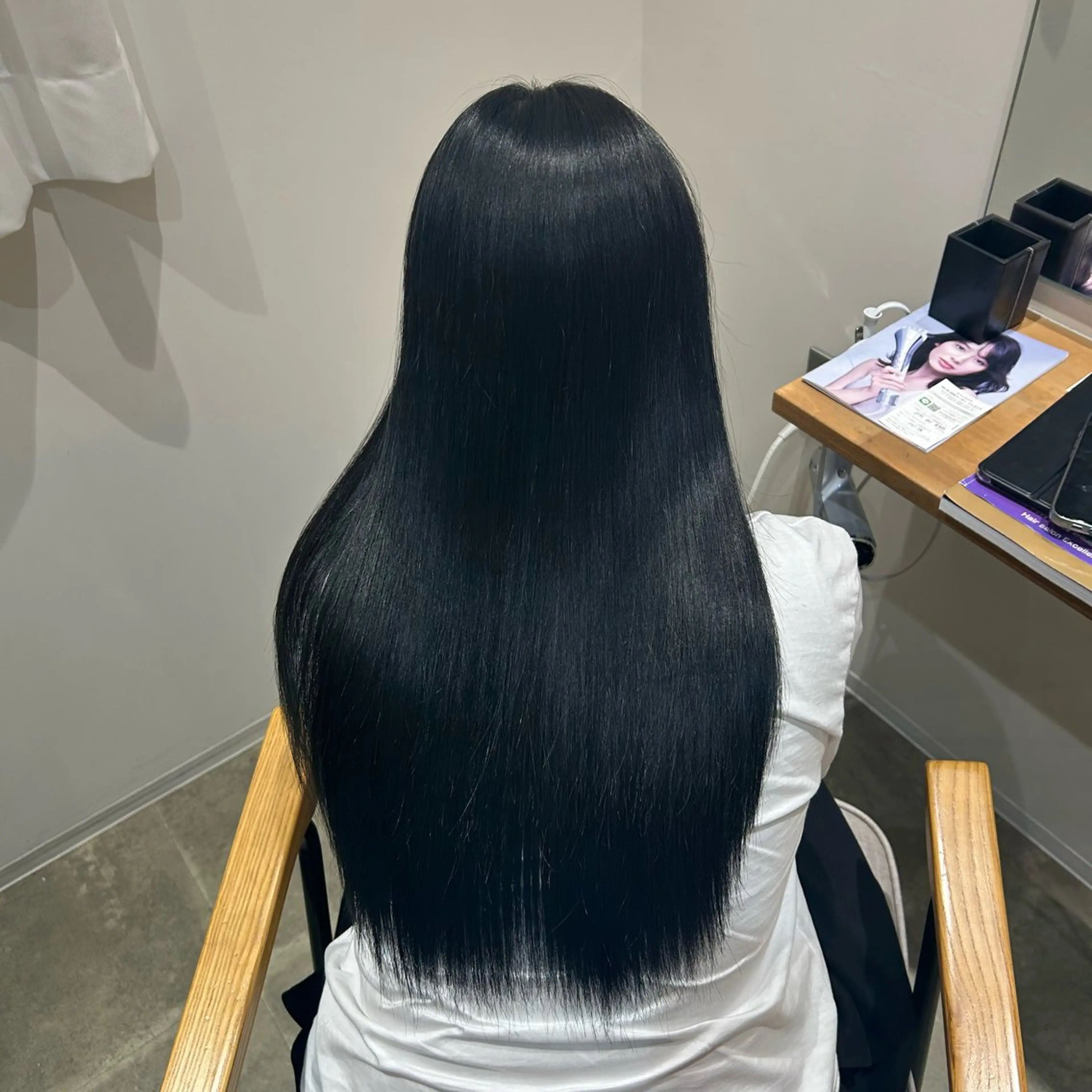 ロング カラー 黒髪 ブルーカラー ブルーブラック ヘアカラー トリートメント 宮川 彩乃のヘアスタイル
