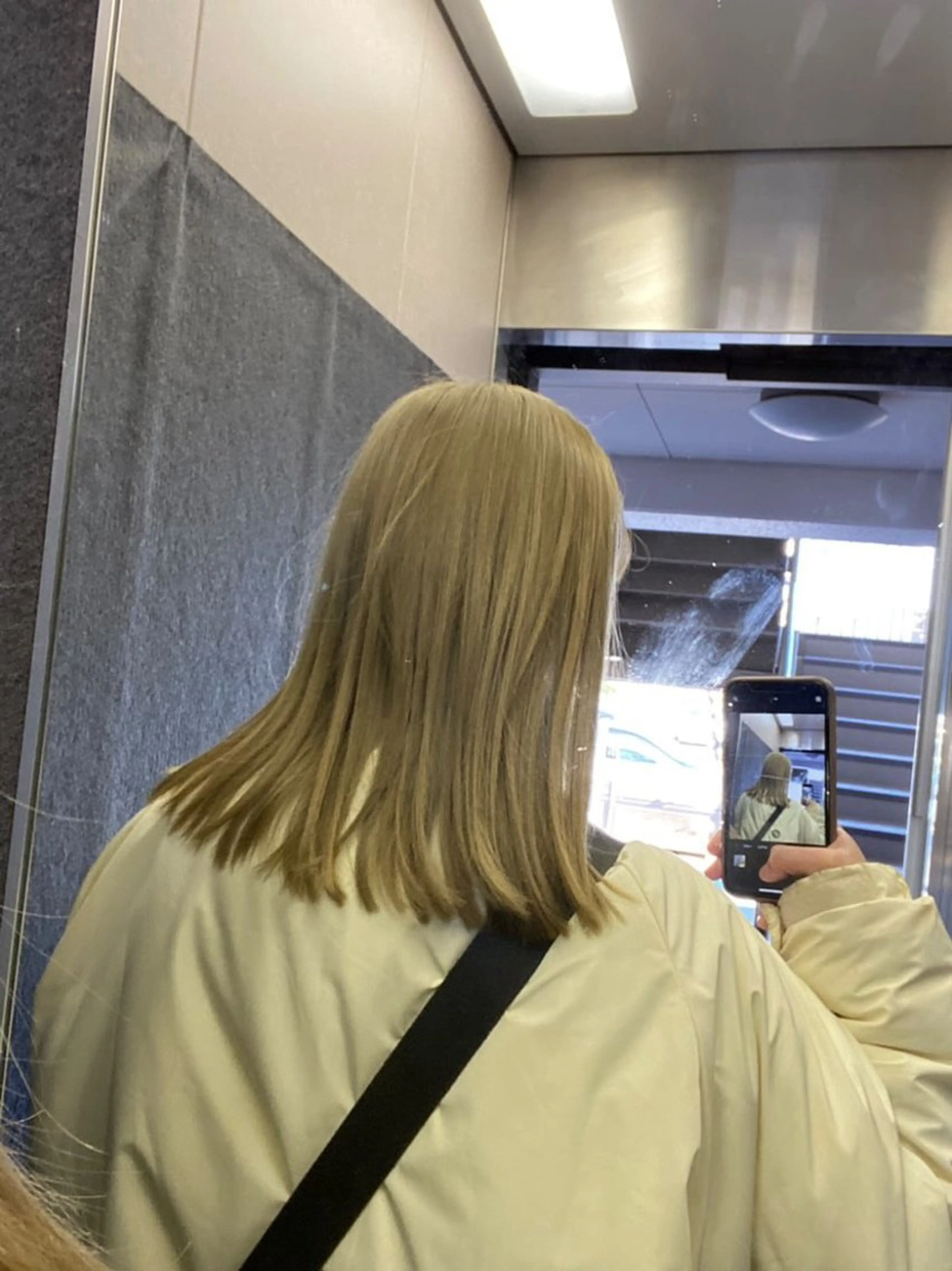 カラー TENSHO ハイトーンレイヤーのヘアスタイル