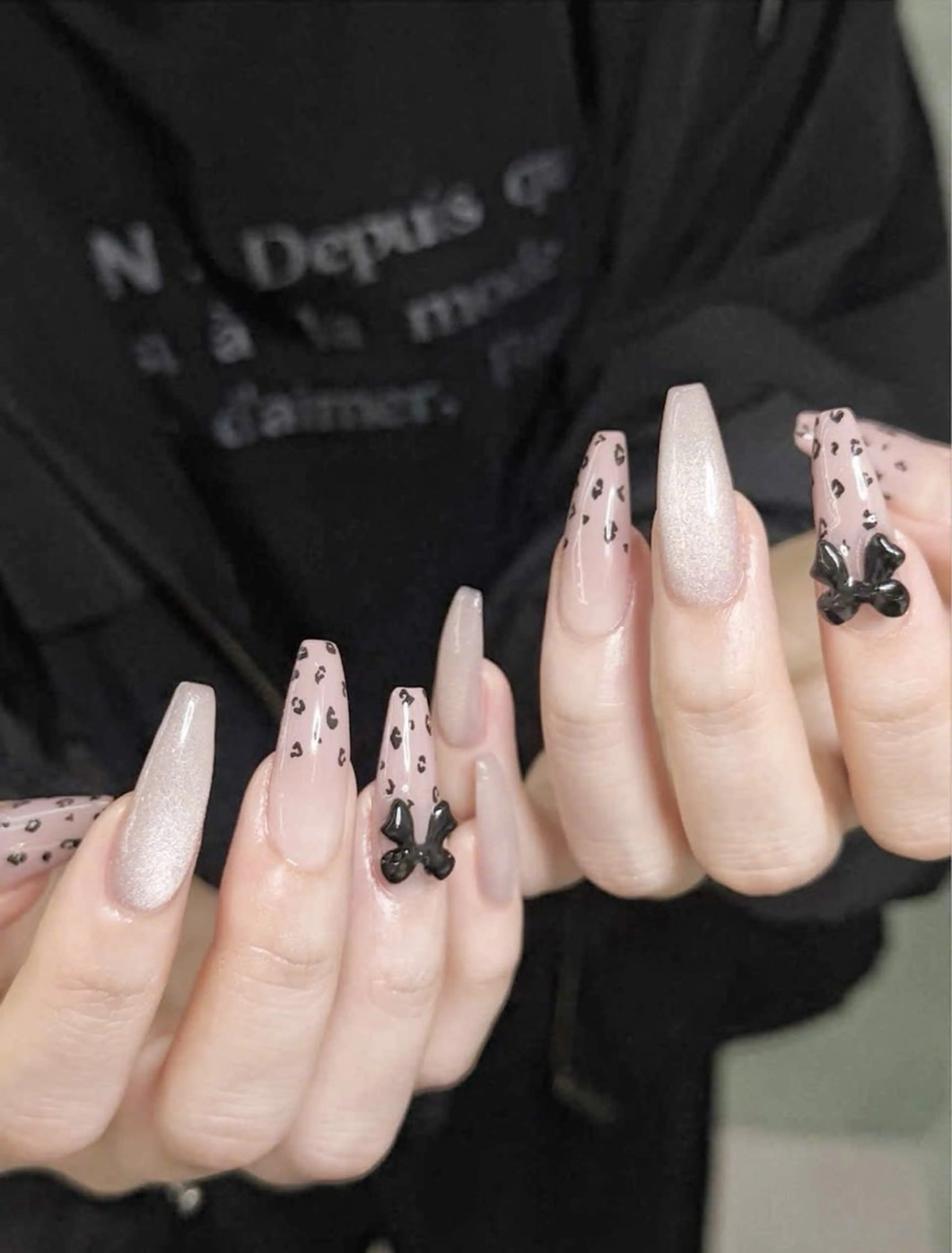 ネイル フラッシュネイル フレンチネイル グラデーション キラキラネイル 韓国ネイル ハンドネイル Lyna Nail のネイルデザイン