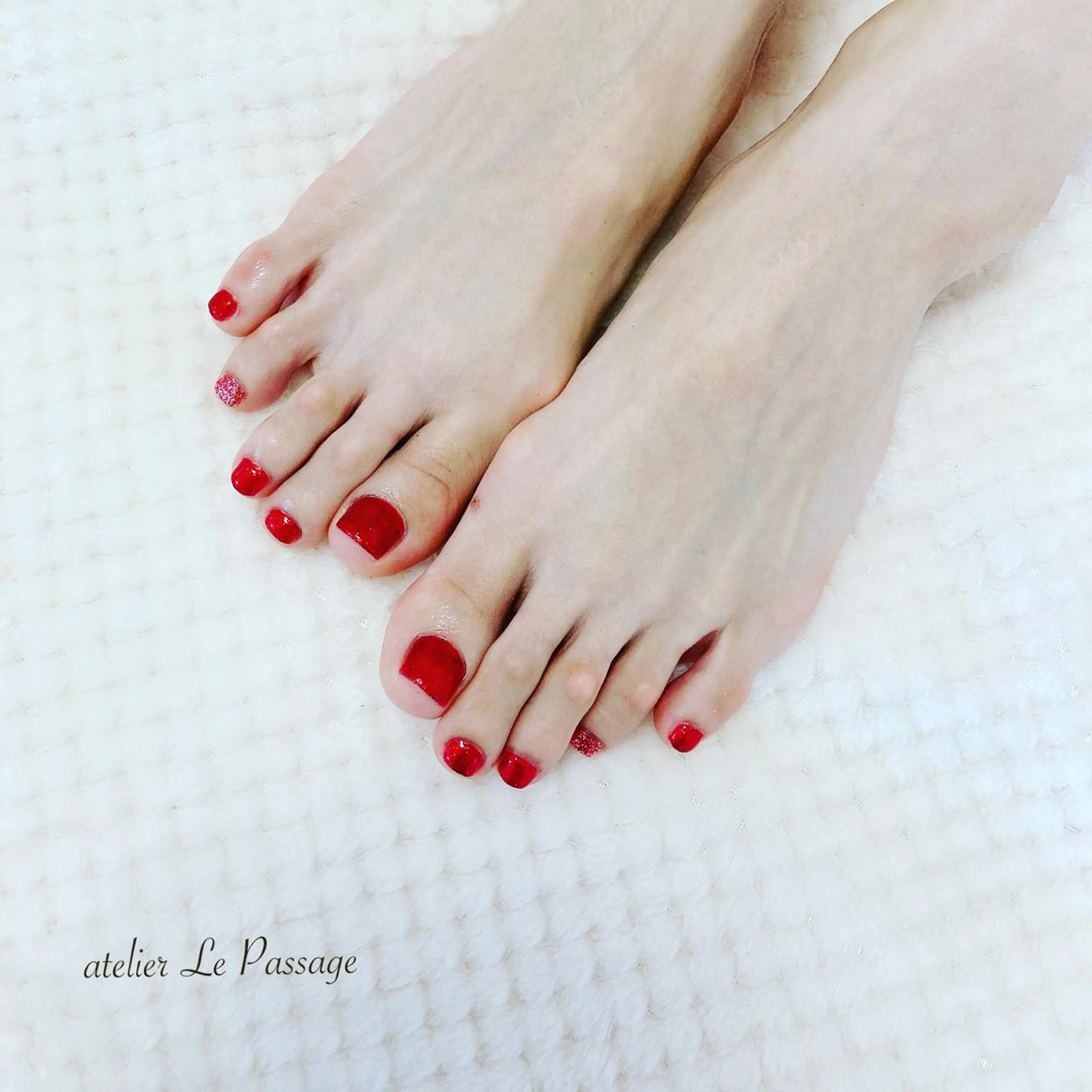 ネイル フットネイル ジェルネイル ワンカラーネイル パラジェル 赤色 Atelier Le Passage所属・h nakatsukaのネイルデザイン