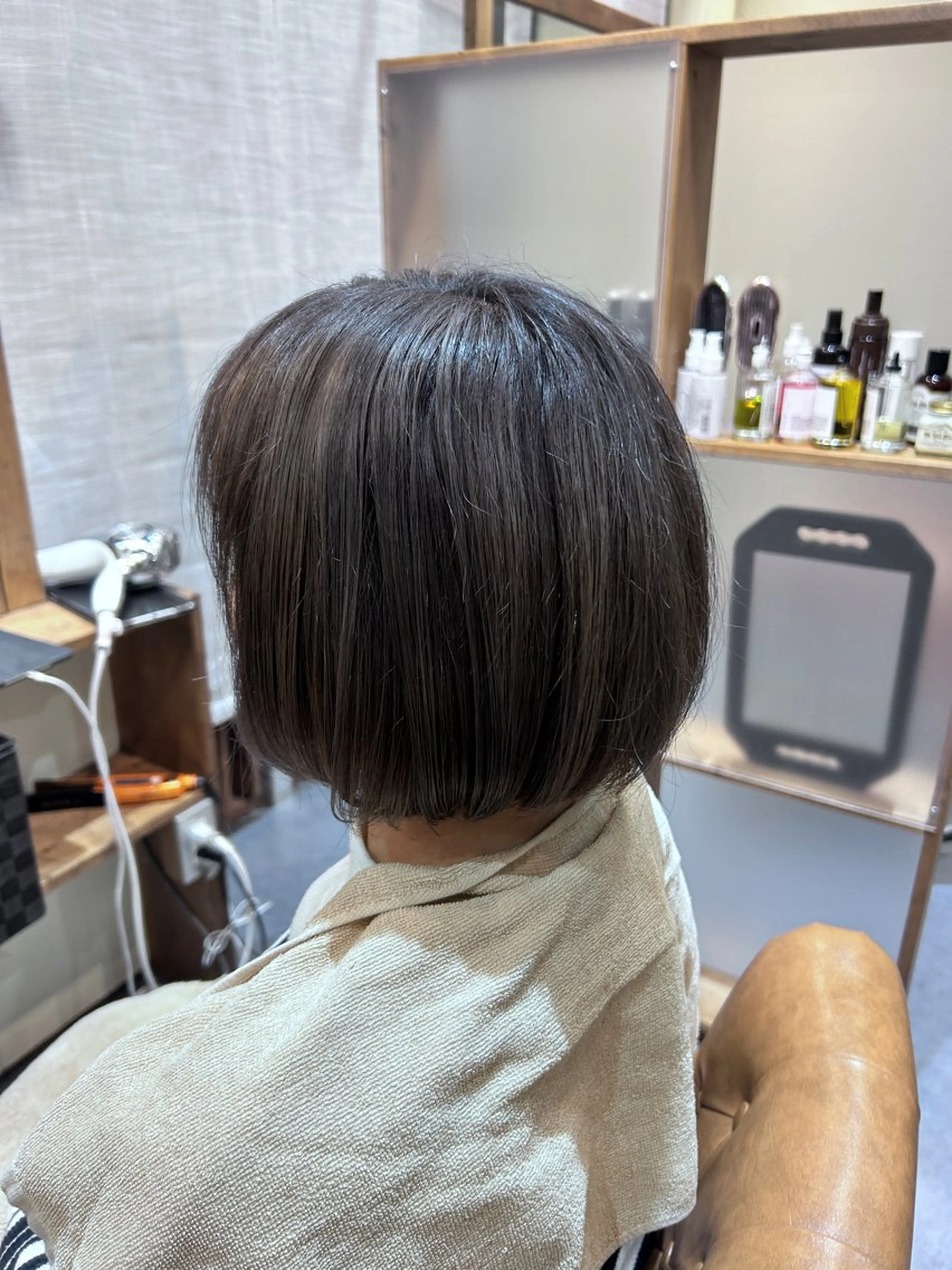 ショート アッシュ ボブ 井上 萌のヘアスタイル