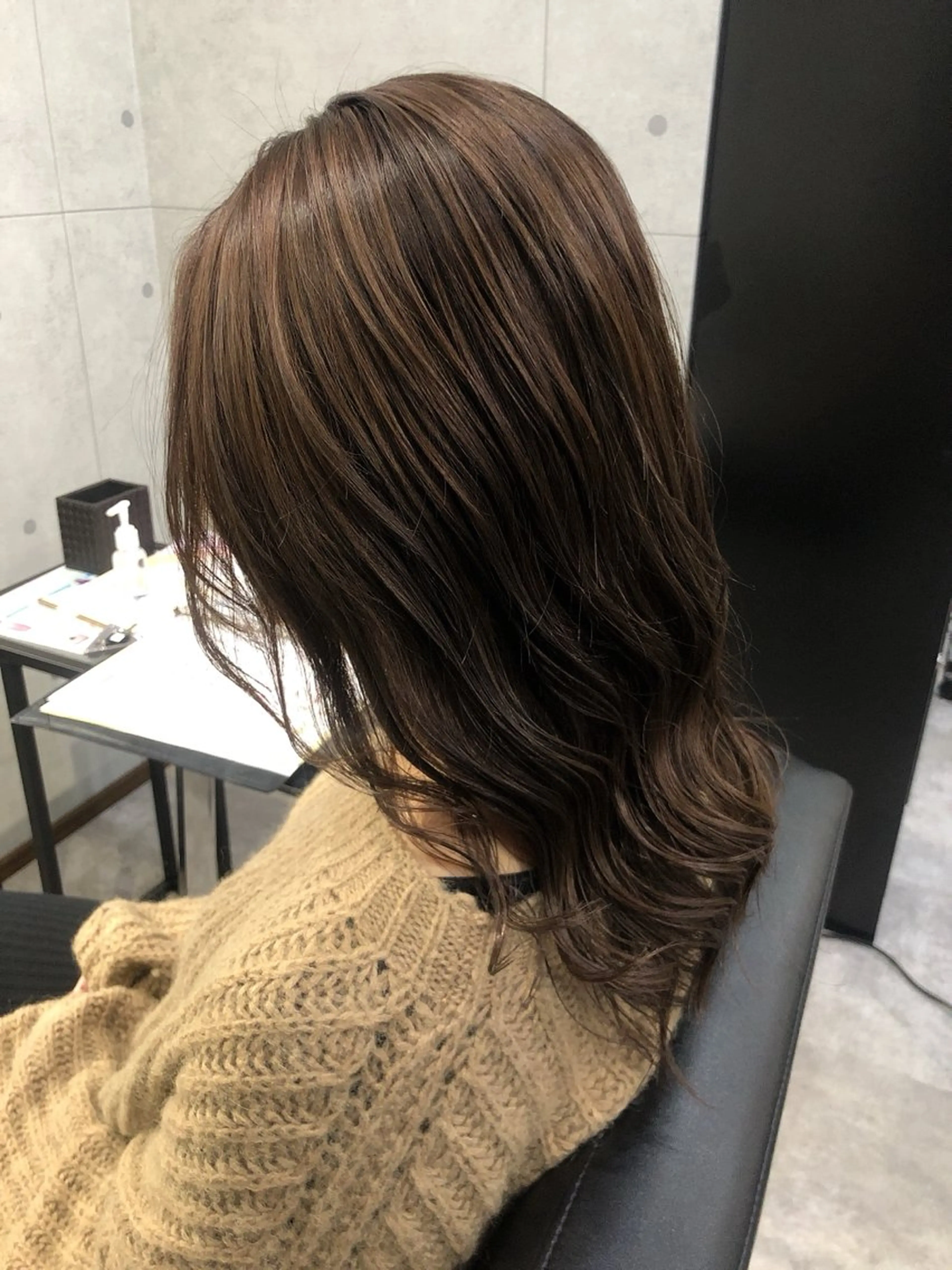 ミディアム ボブ くびれヘア くせ毛 髪質改善 切りっぱなしロブ カット ヘアカラー REVE所属・REVE 【外国人風カラー】のヘアスタイル