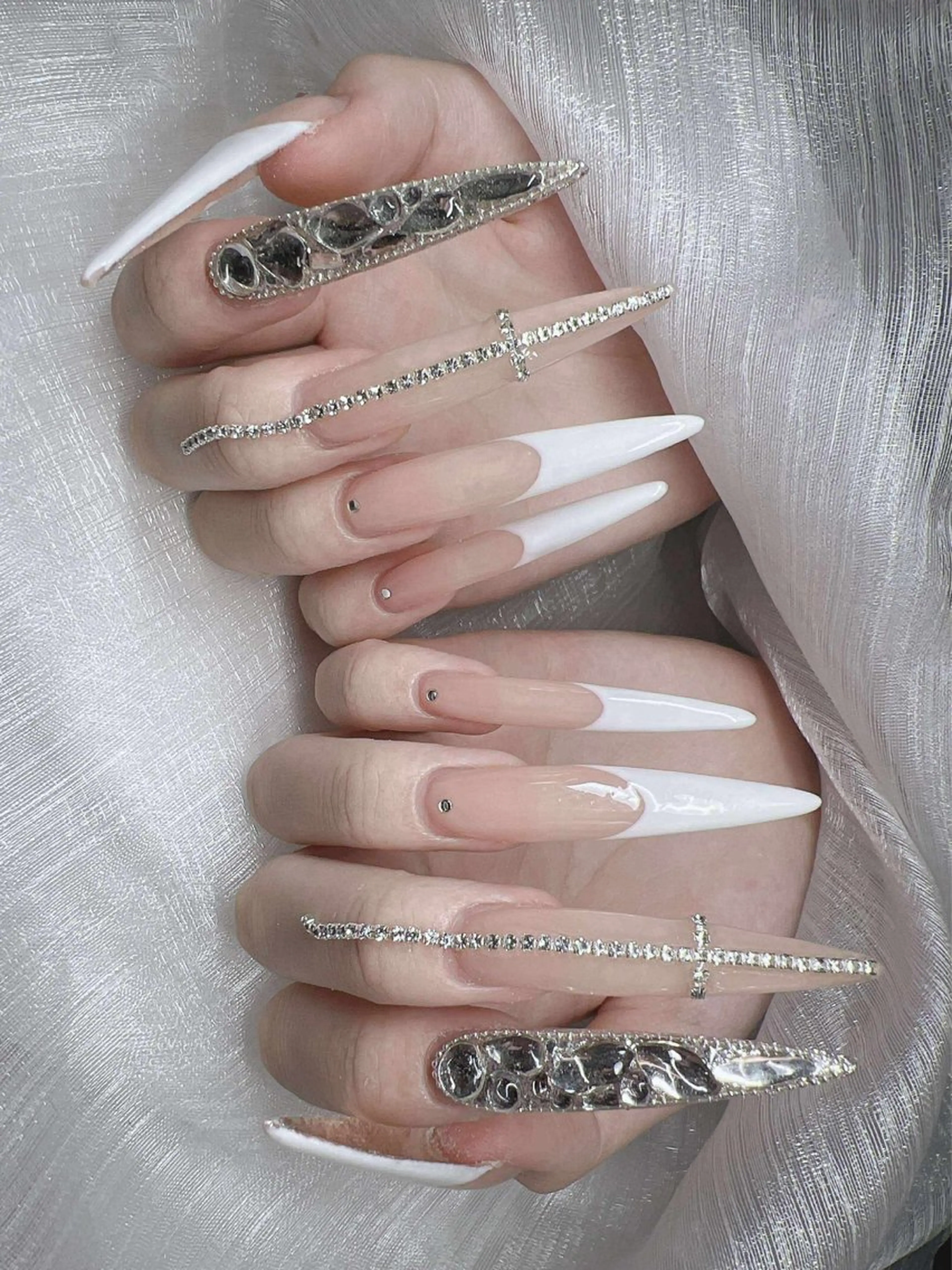 ネイル 長さ出し グラデーション 卒業式 キラキラネイル マグネットネイル ハンドネイル Lee Nailsのネイルデザイン