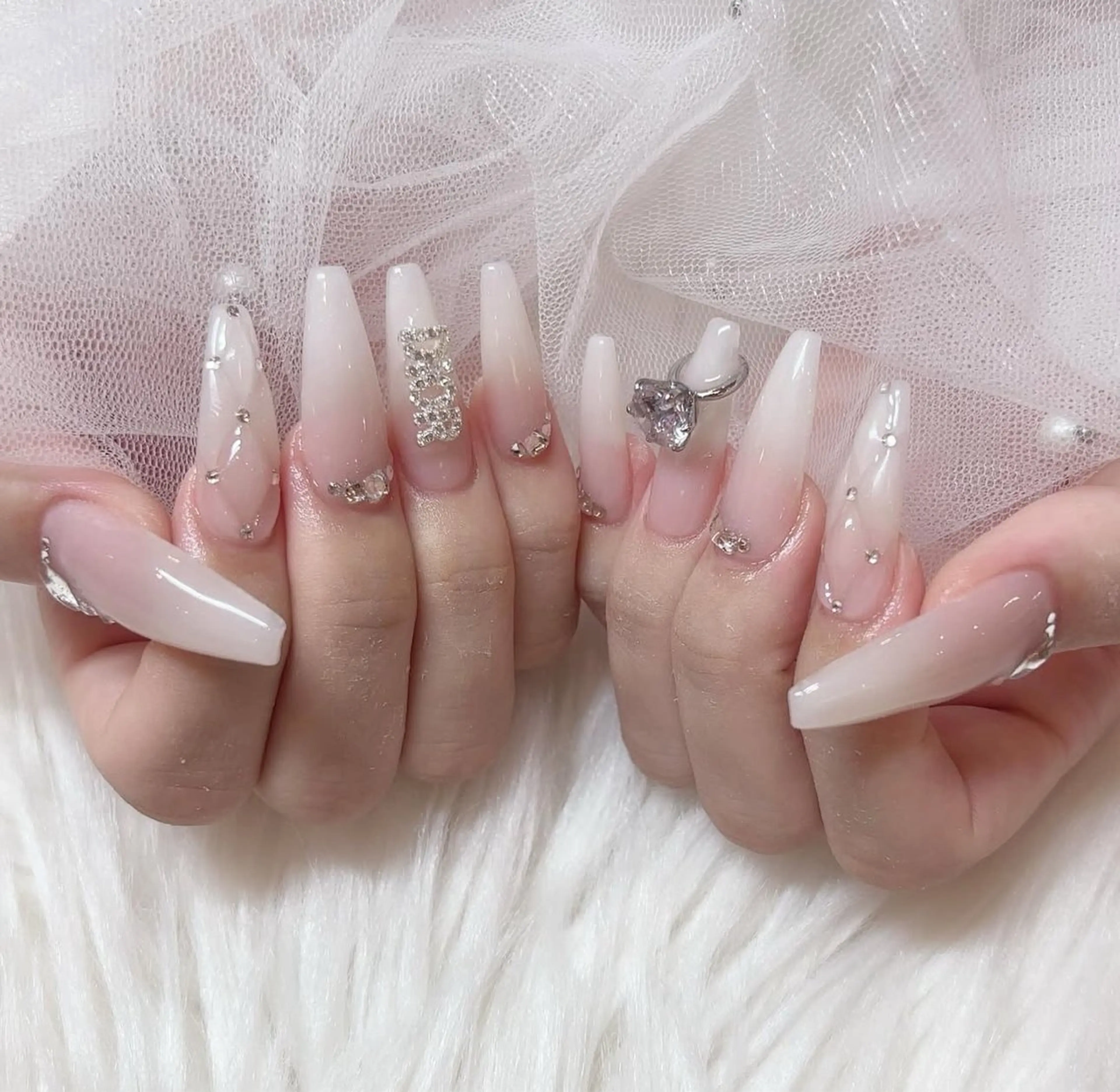 ネイル オーロラネイル クリアネイル フラッシュネイル ジェルネイル グラデーション ハンドネイル LilyLala Nailsalonのネイルデザイン