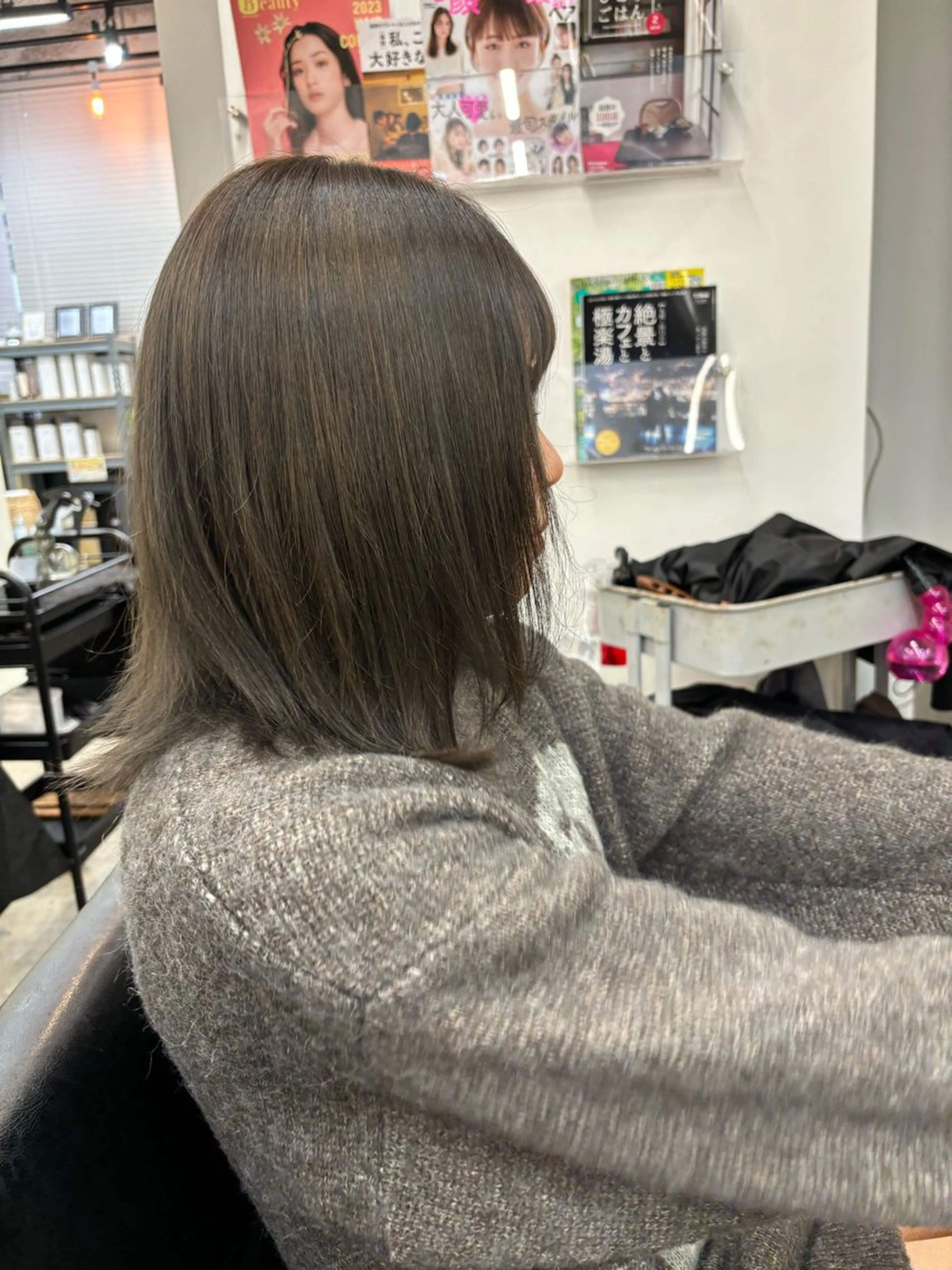 ショート カラー 渡 汐音のヘアスタイル