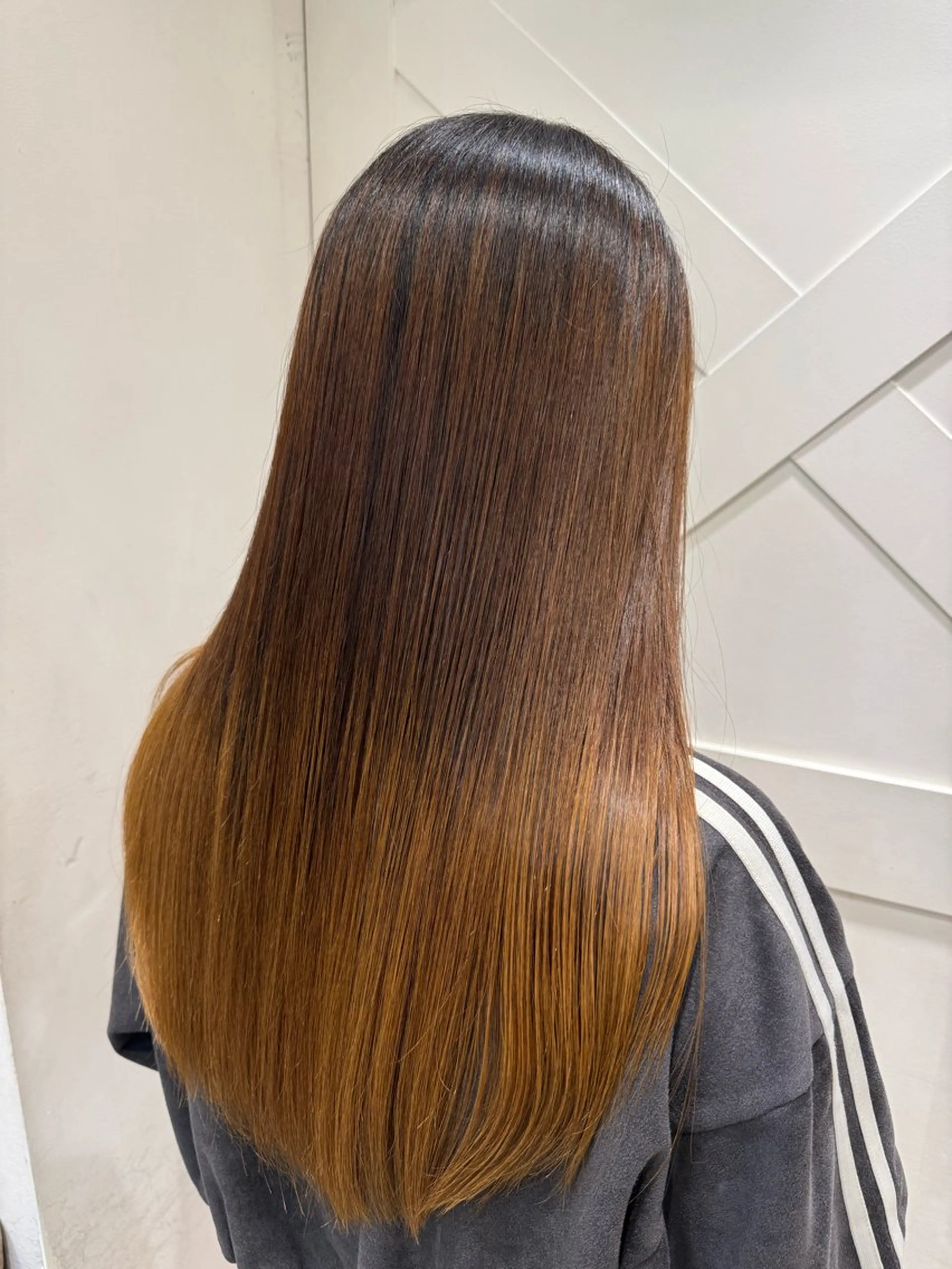 🎨ハイトーン 派手髪カラーのヘアスタイル