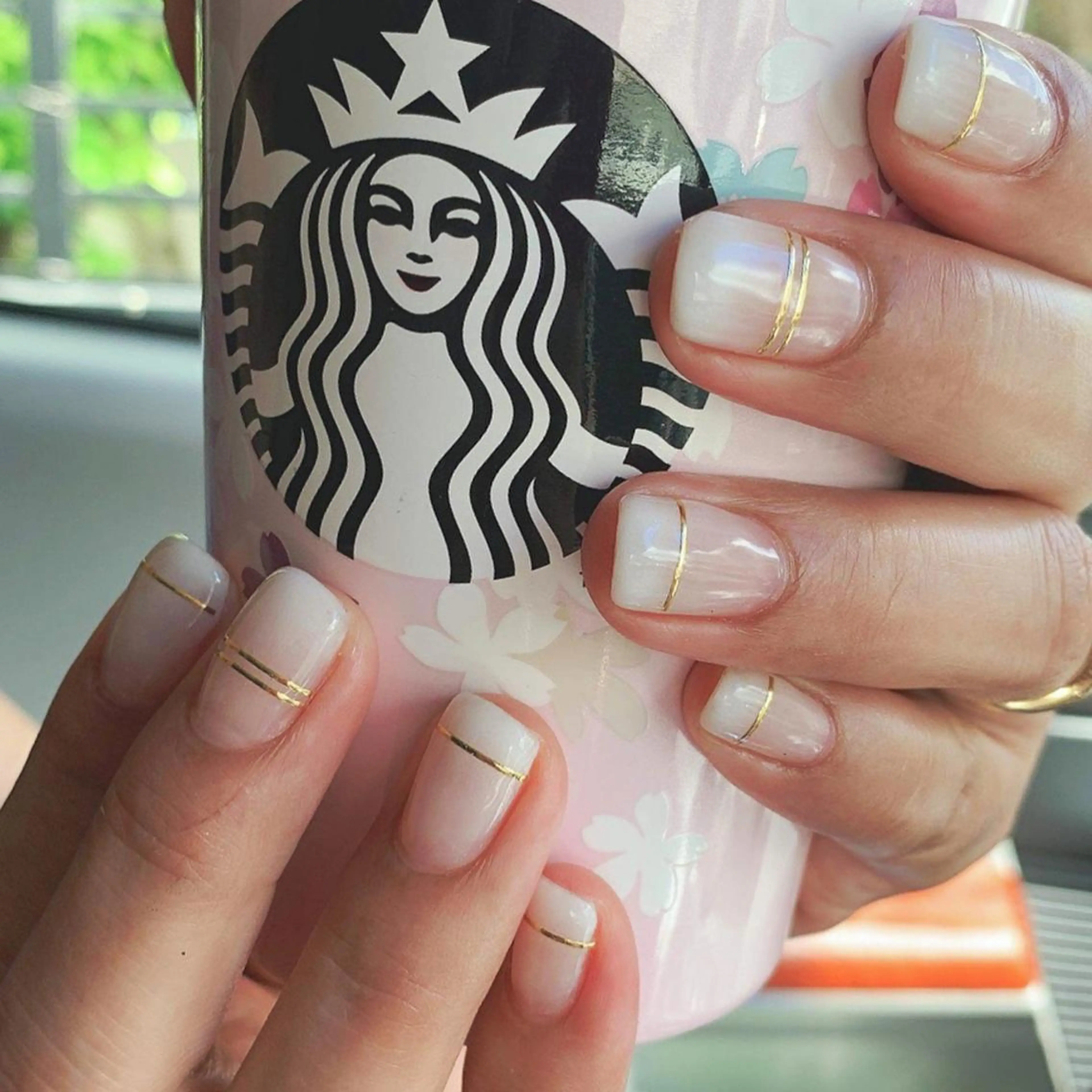 ネイル グラデーション ホワイト 加瀬 アンジェリーのネイルデザイン