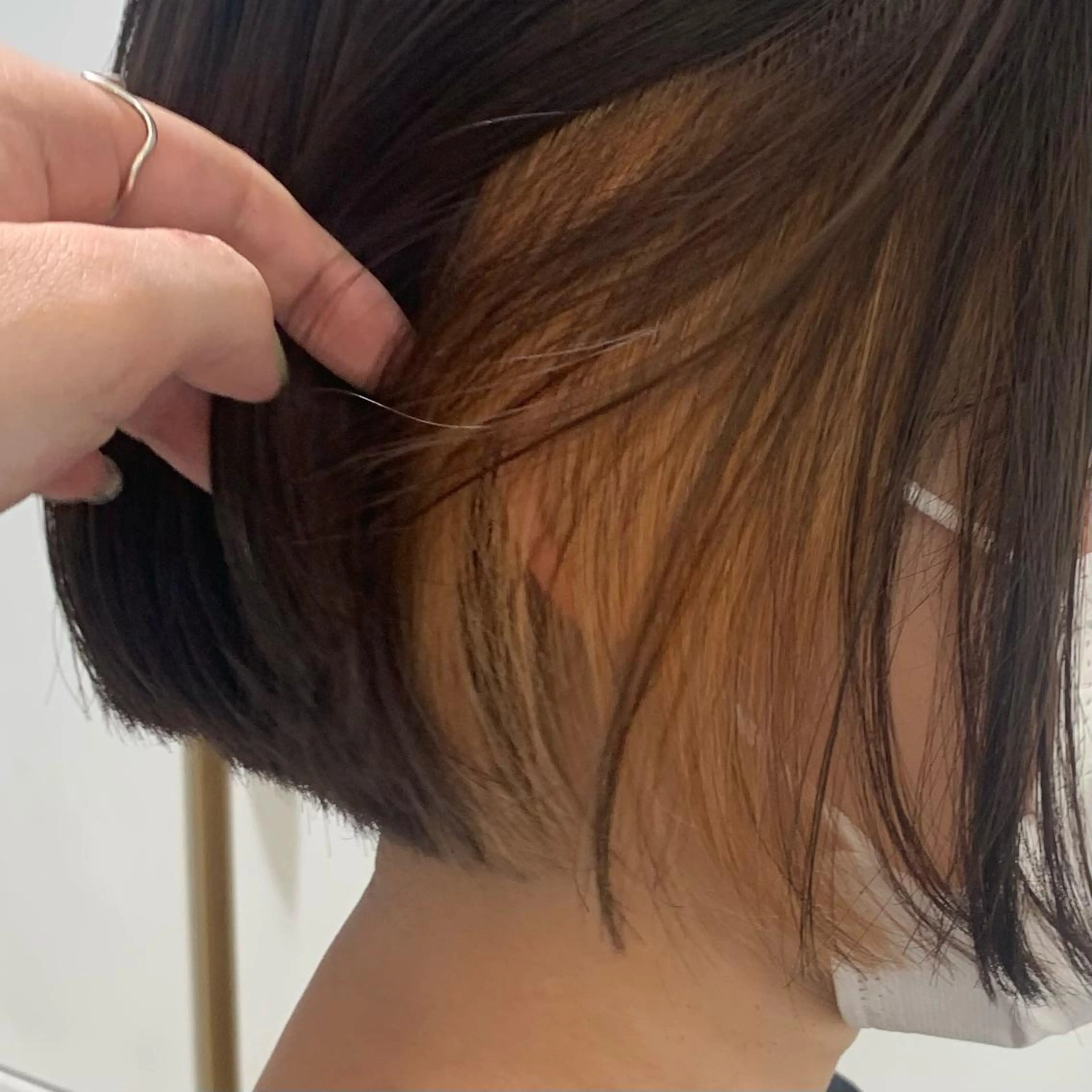ショート ボブ ヘアカラー ウスイ ハルカのヘアスタイル