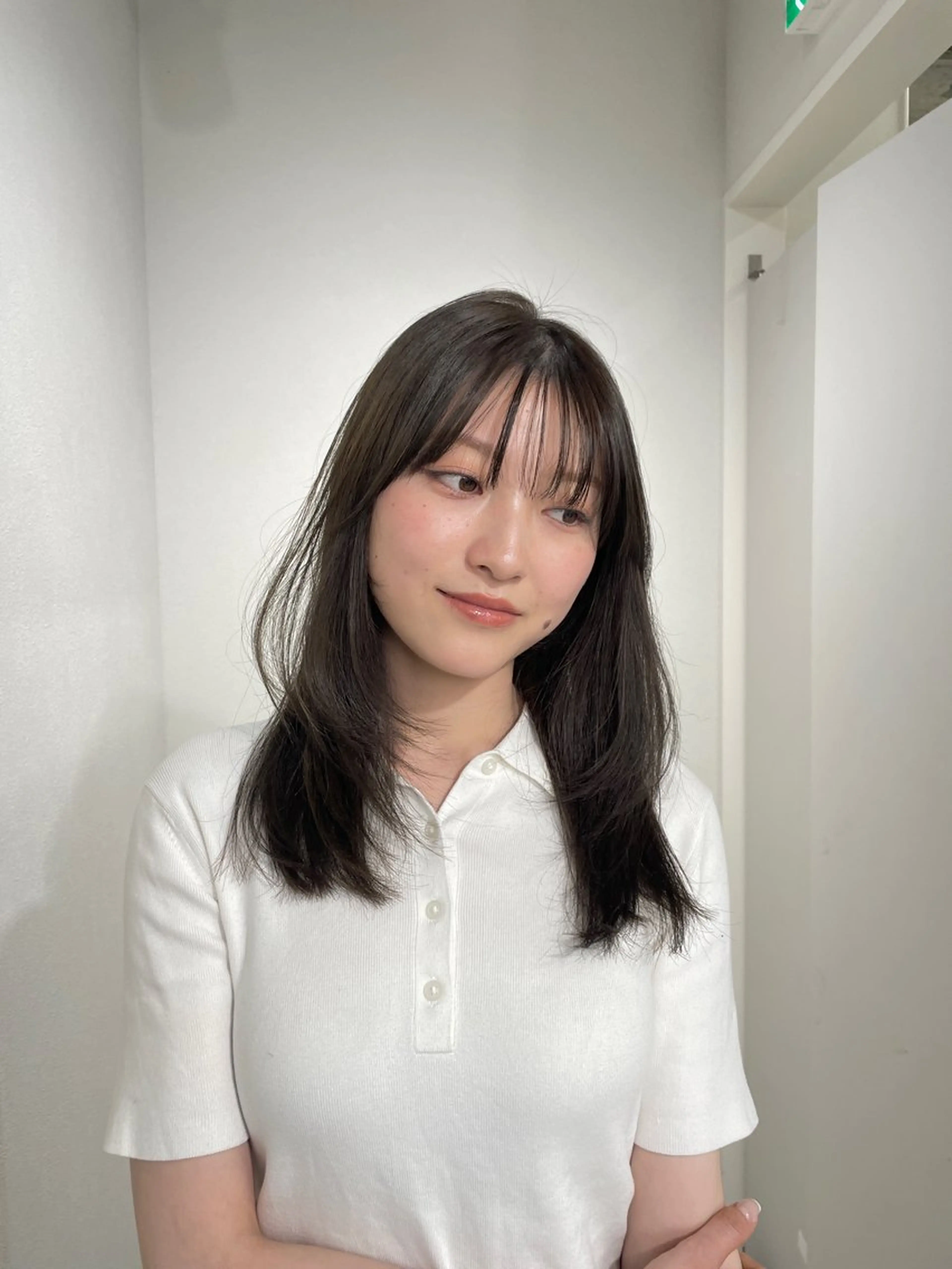 ミディアム レイヤーカット カット aoi🤍 透明感カラーのヘアスタイル