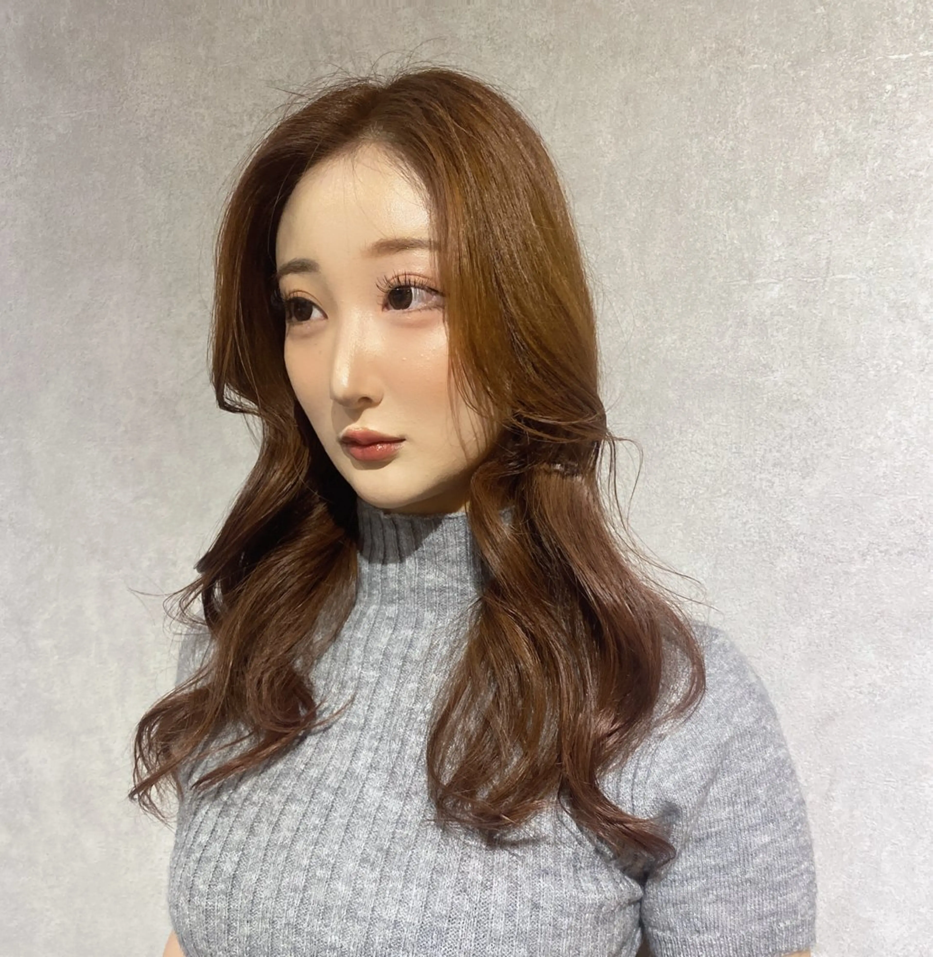 カラー Bish Yanaのヘアスタイル