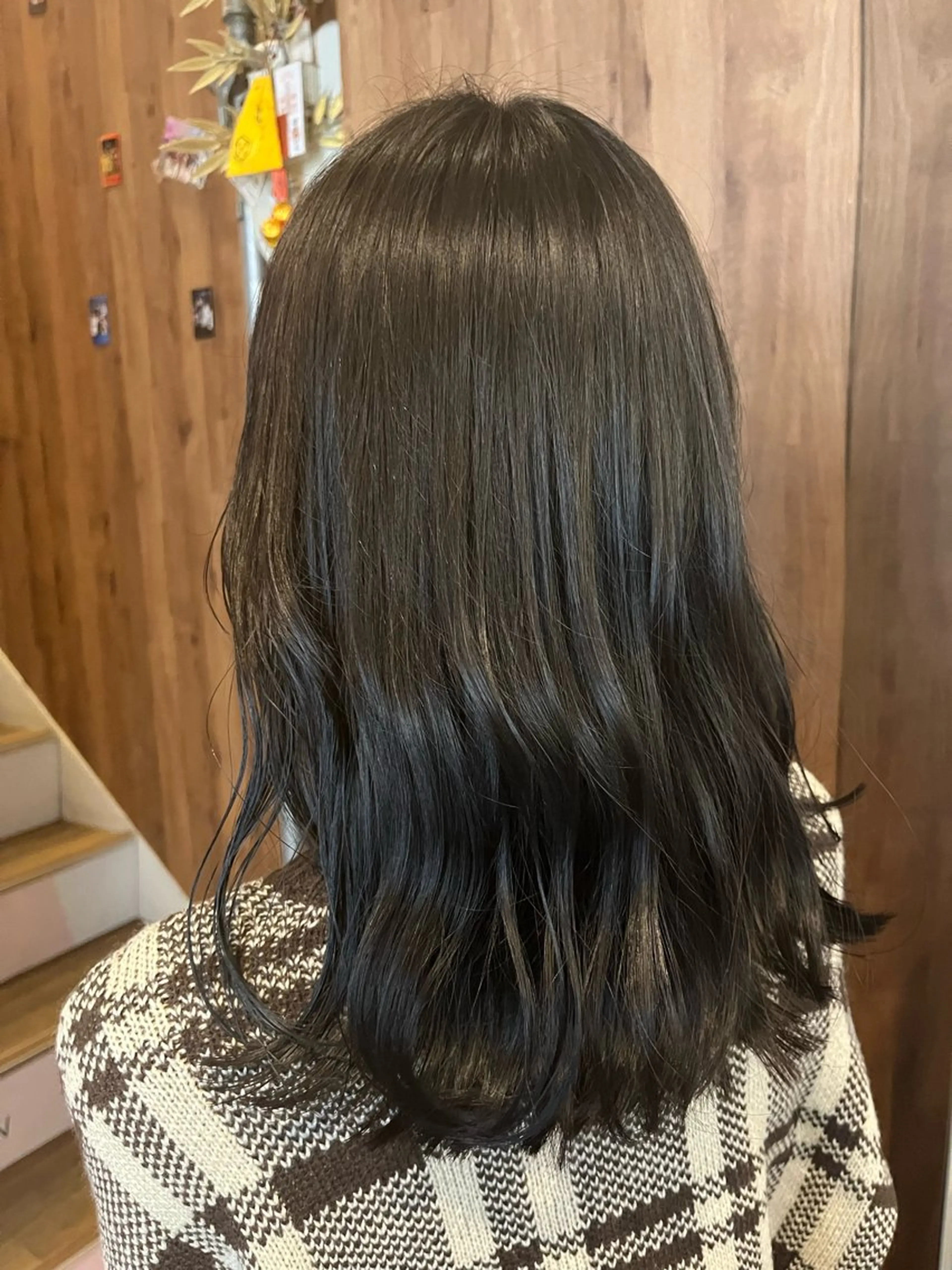 ミディアム カラー パーマ ヘアアレンジ アディクシーカラー 透明感カラー インナーカラー カット ヘアカラー トリートメント 暗髪透明感カラー/ インナー/小島良太のヘアスタイル