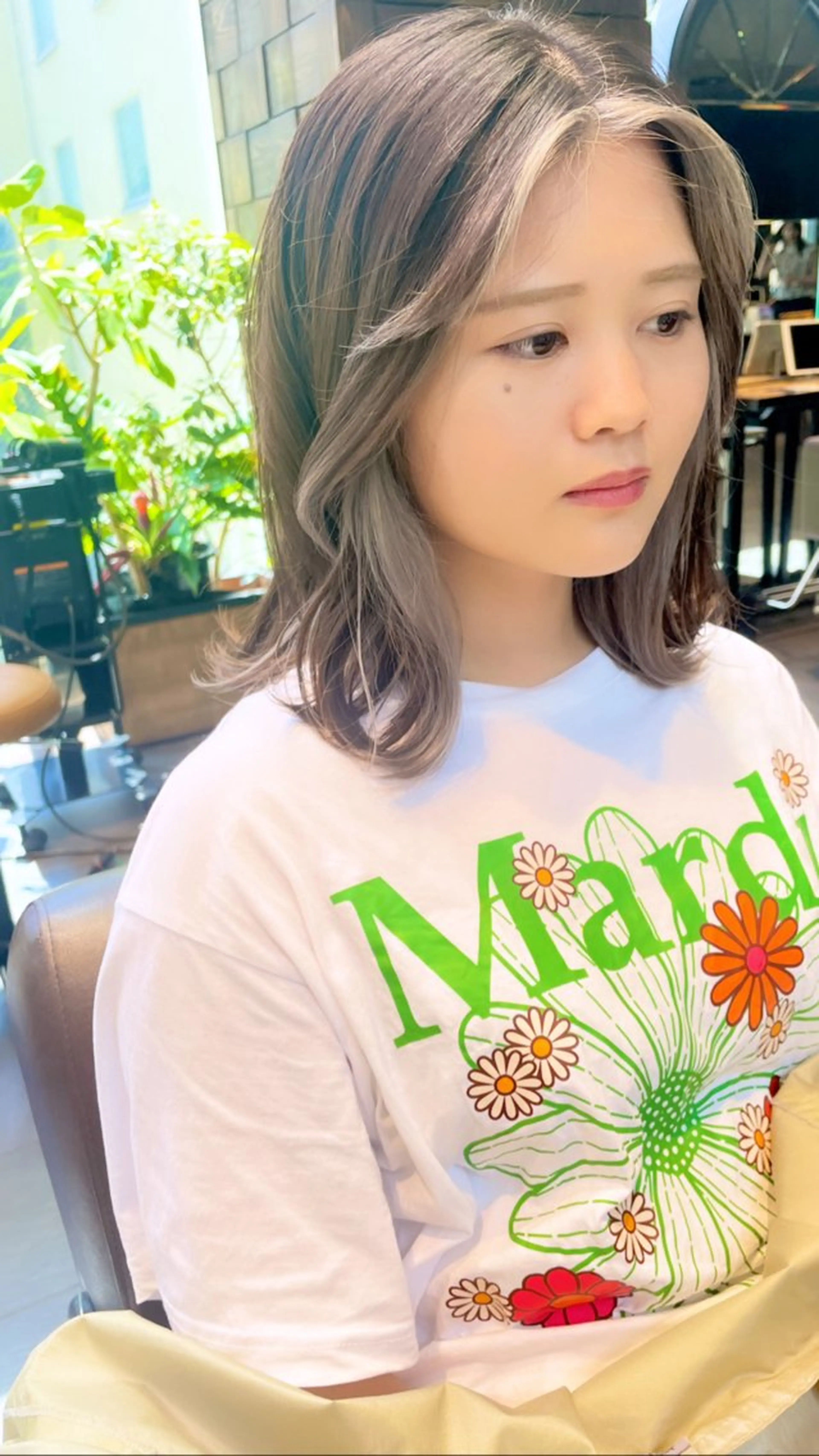 ミディアム カラー ブリーチ＆縮毛矯正 🧸ともき🧸のヘアスタイル
