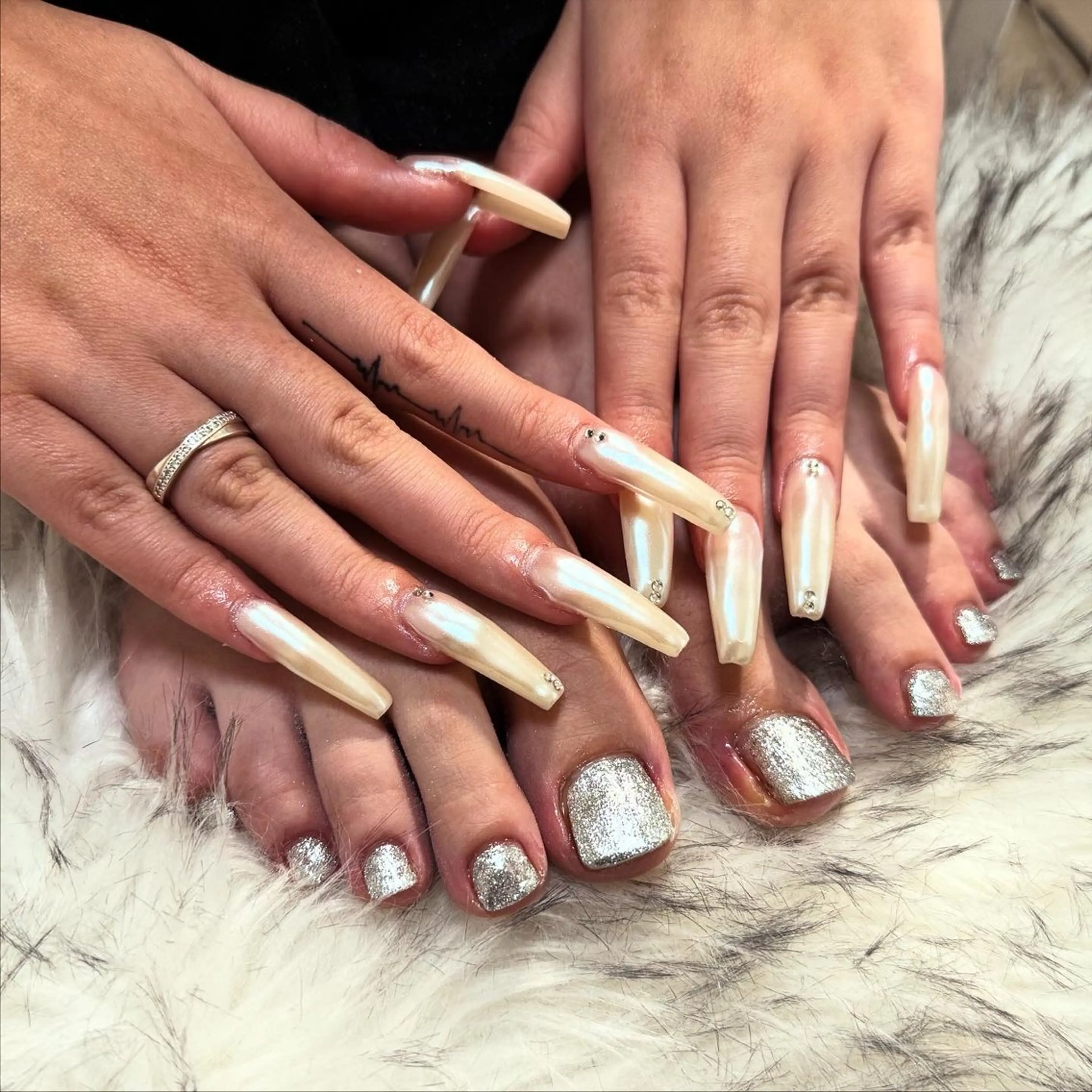 ロング ハンドネイル フットネイル mao .のネイルデザイン