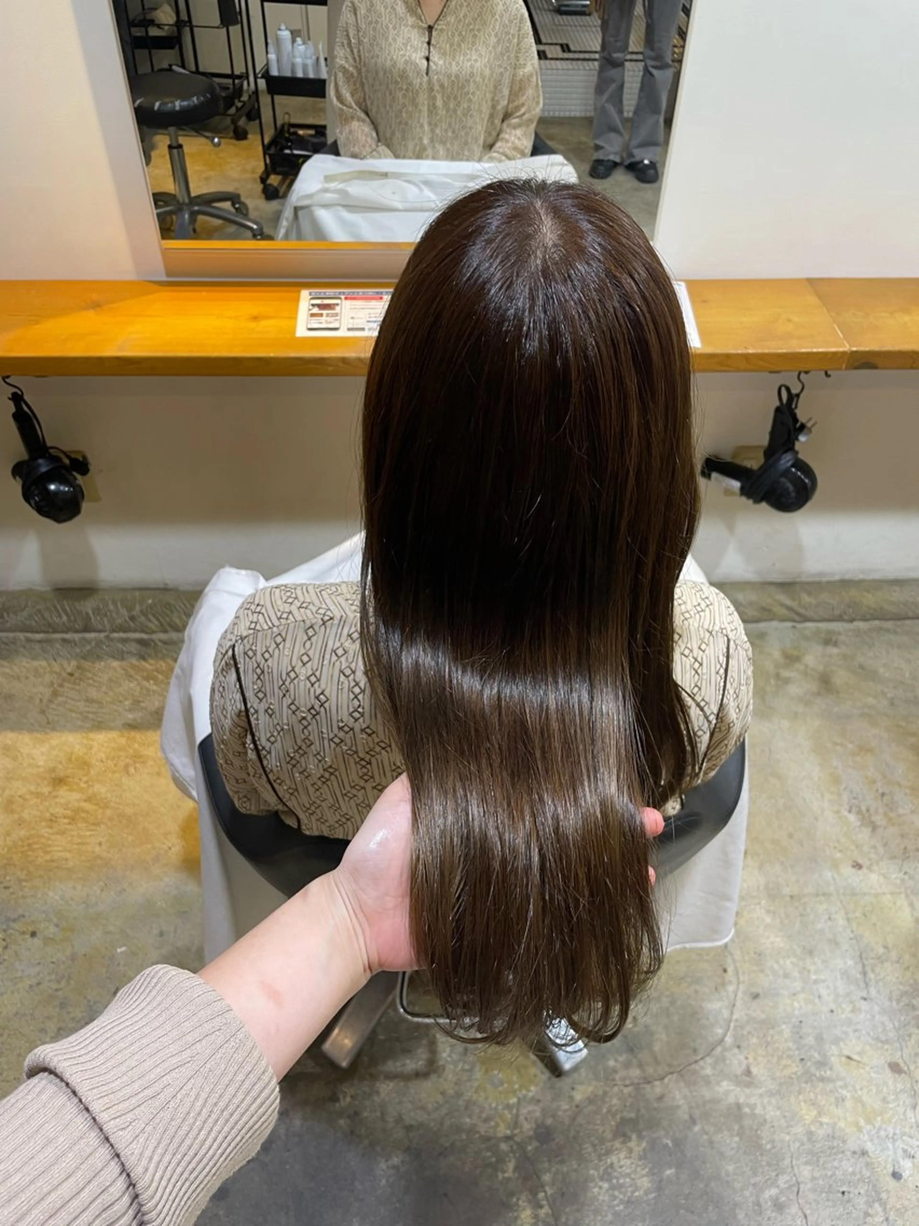 セミロング カラー ベージュカラー カット ヘアカラー トリートメント MIOベージュカラー 柔らかいカラーのヘアスタイル