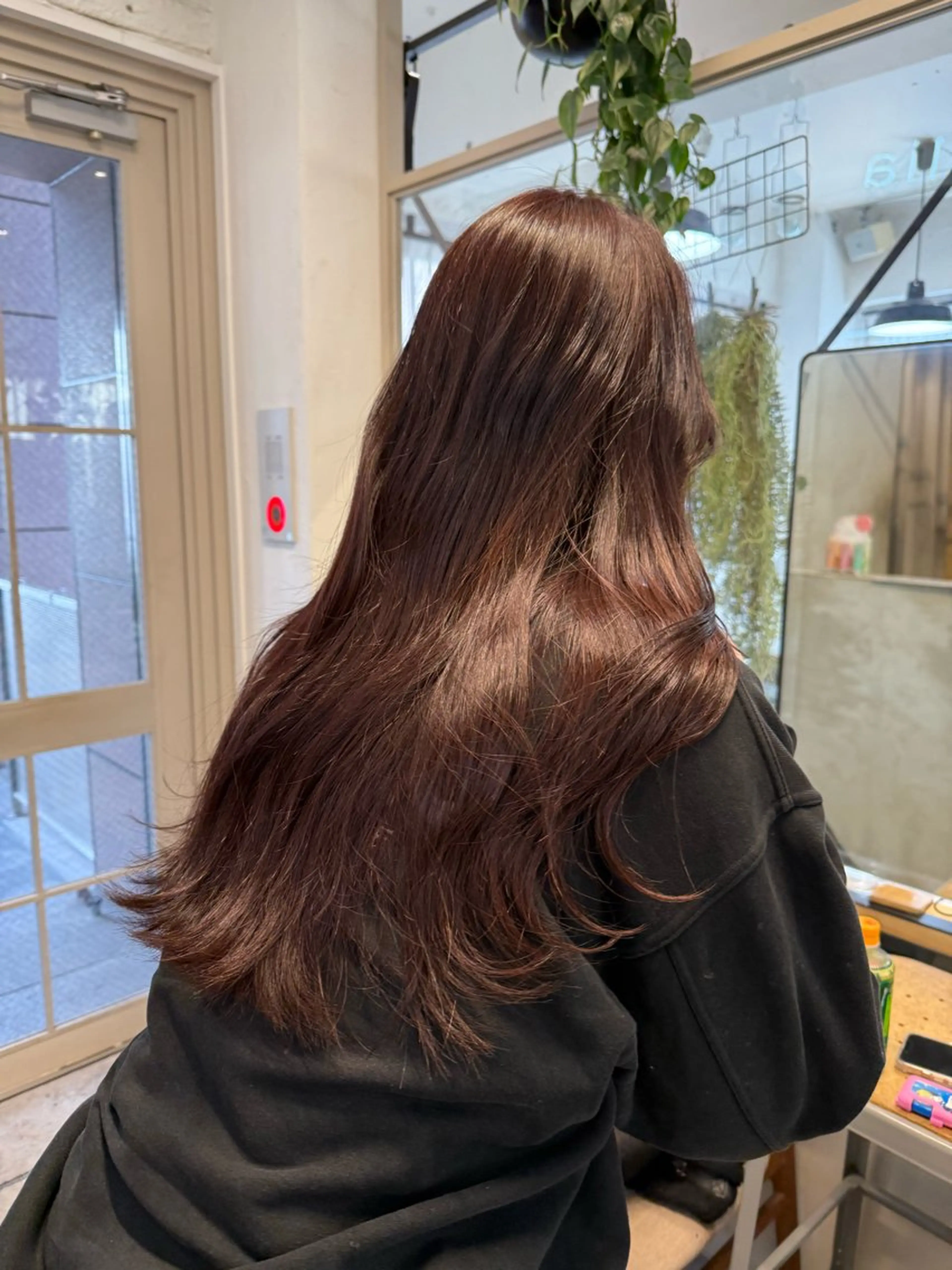 ロング カラー ミルクティー× グレージュMOMOのヘアスタイル