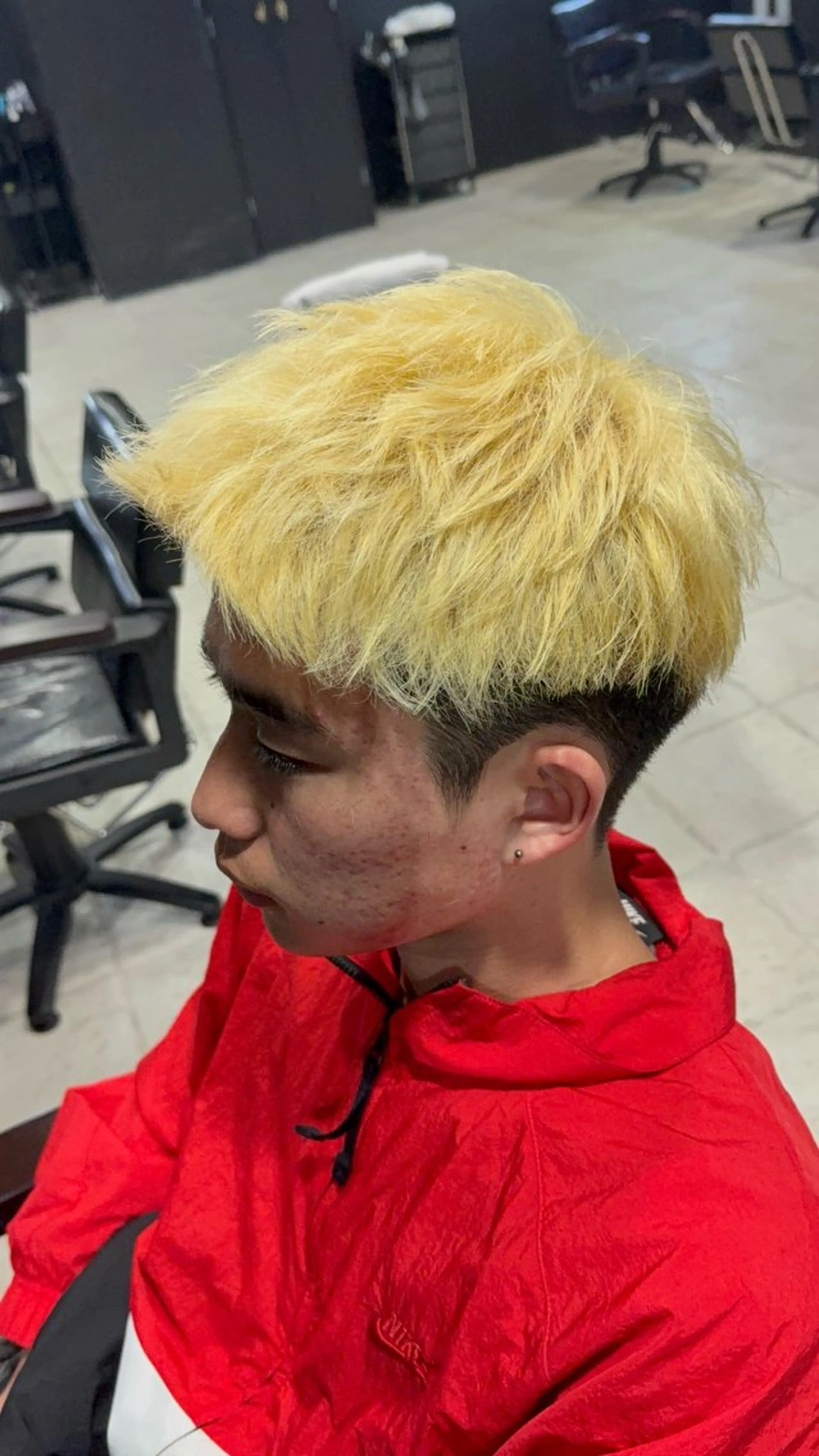 ショート カラー メンズ メンズブリーチ スパイキーショート 刈り上げ ブリーチ 抜きっぱなしブロンド カット ヘアカラー 難波/メンズウルフ・ フェザーパーマ鶴田文のヘアスタイル