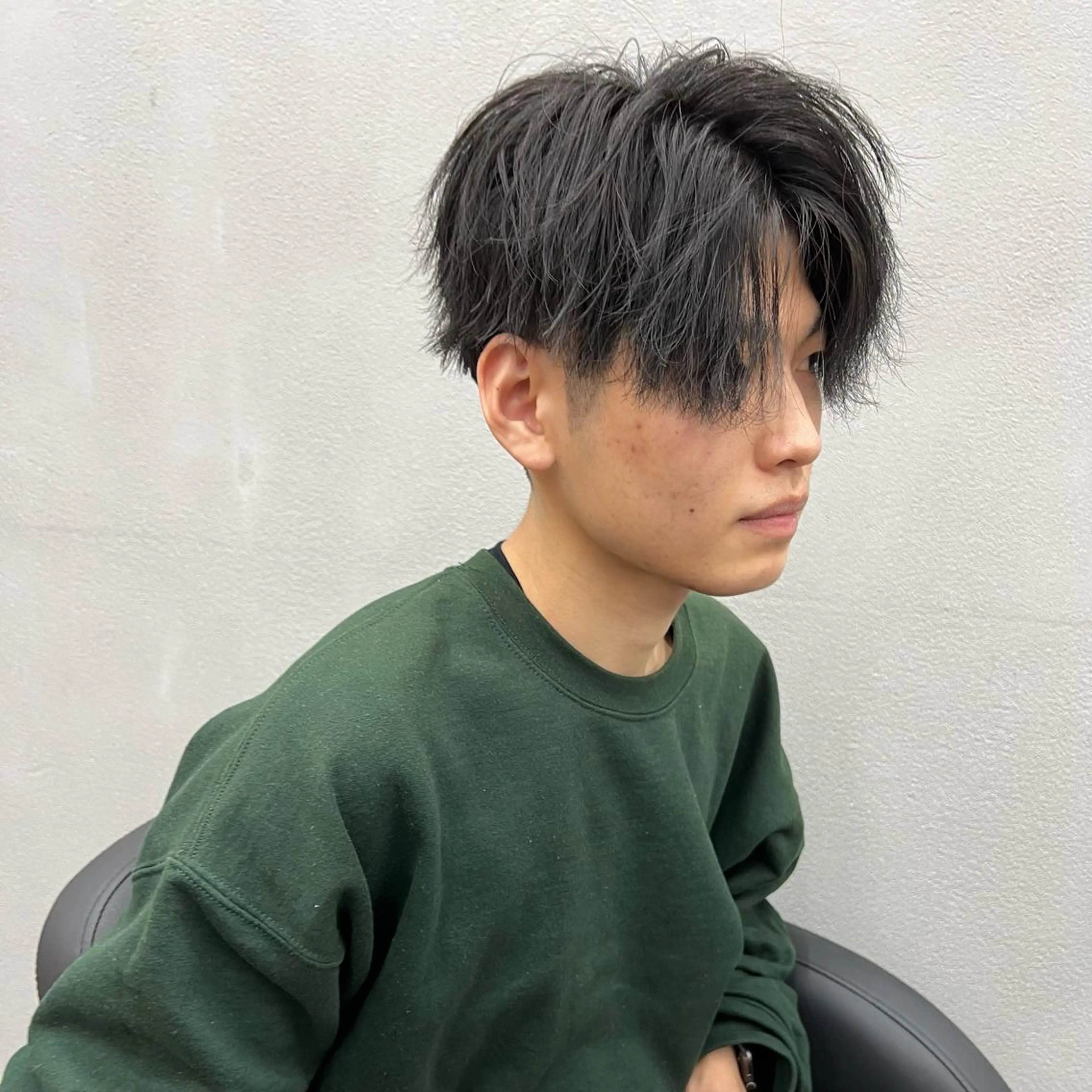 ショート カラー メンズ センターパート 外ハネヘア カット ヘアカラー お顔まわりカット🌱 emo.村松泉綺のヘアスタイル