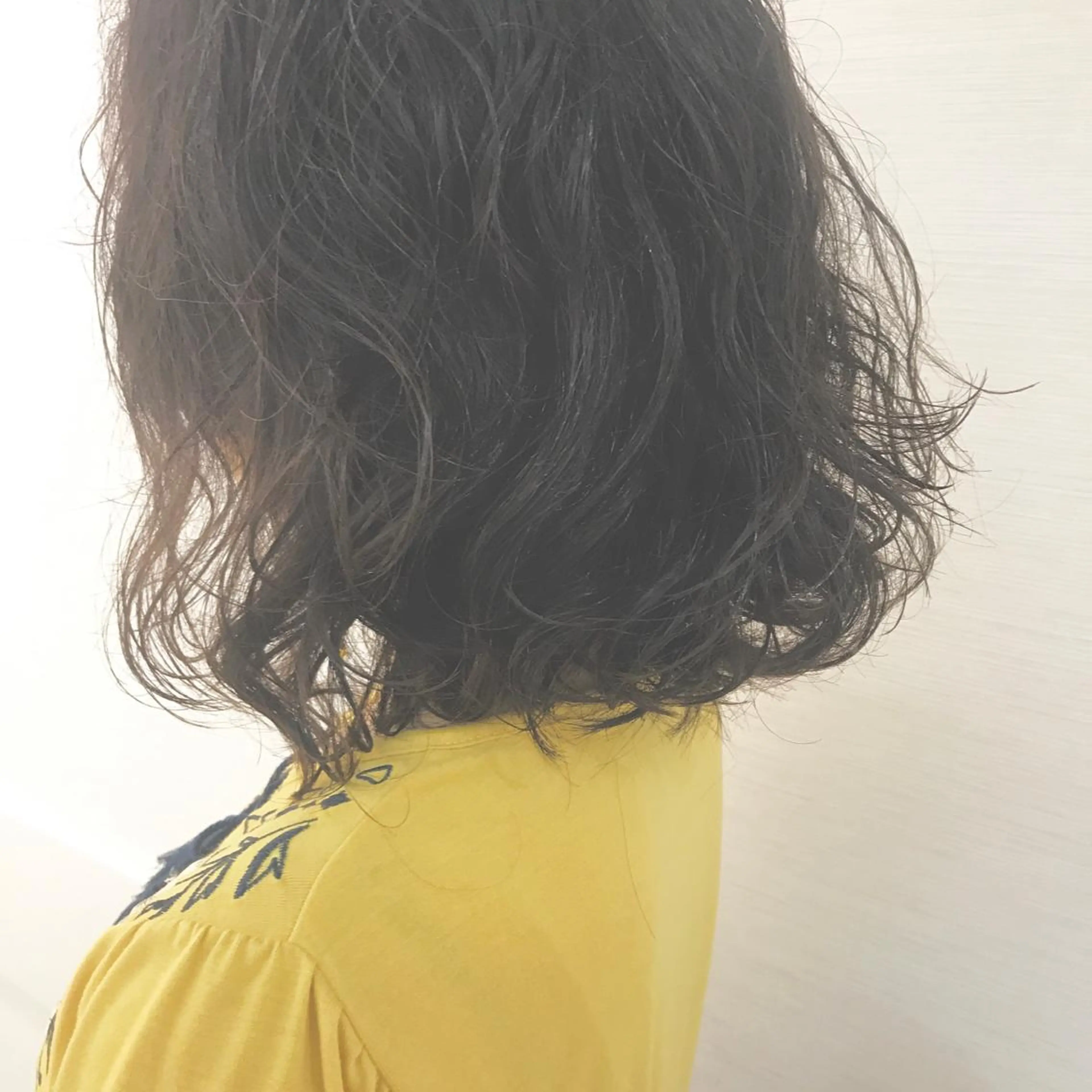 ミディアム パーマ ミディアムパーマ ハイライト✖️ 暗髪🤎Nahoのヘアスタイル