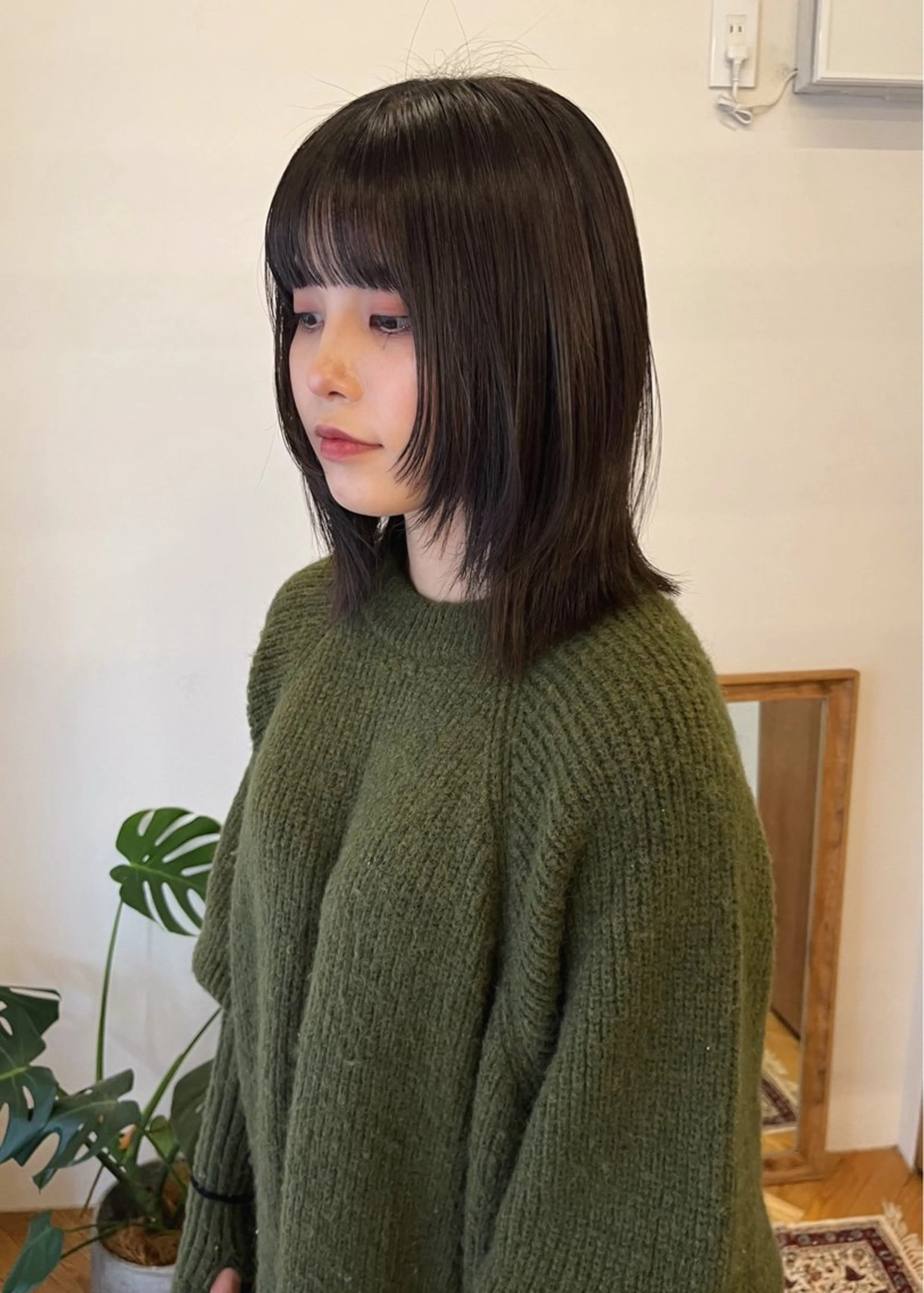 ミディアム カラー グレージュ 伸ばしかけ レイヤーカット 西山 紗耶香🪽 透明感カラー/ボブのヘアスタイル