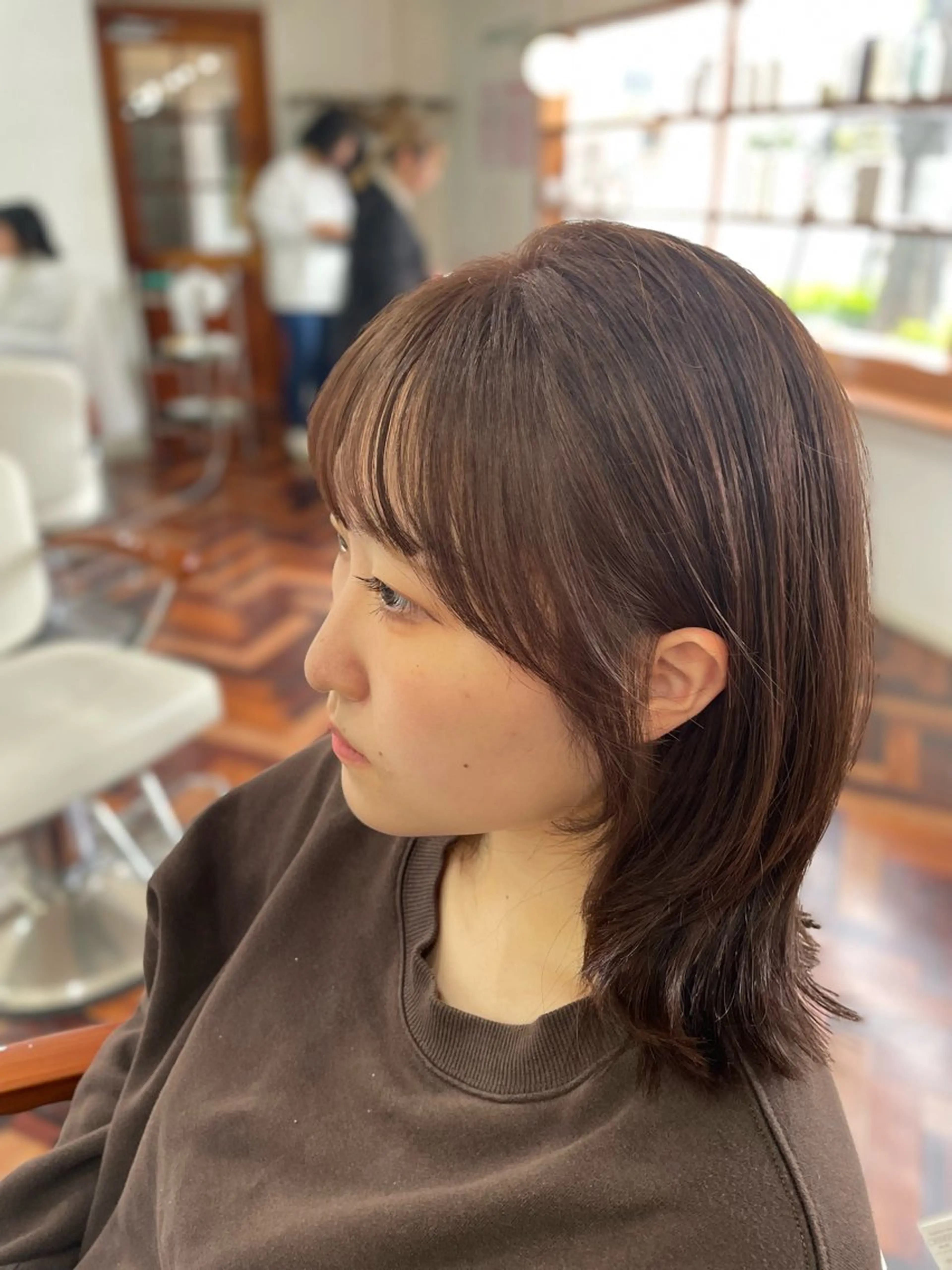 ミディアム カラー ブリーチ ケアブリーチ イヤリングカラー インナーカラー 髪質改善 mopa所属・mopa_kaede フェミニン／艶髪のヘアスタイル