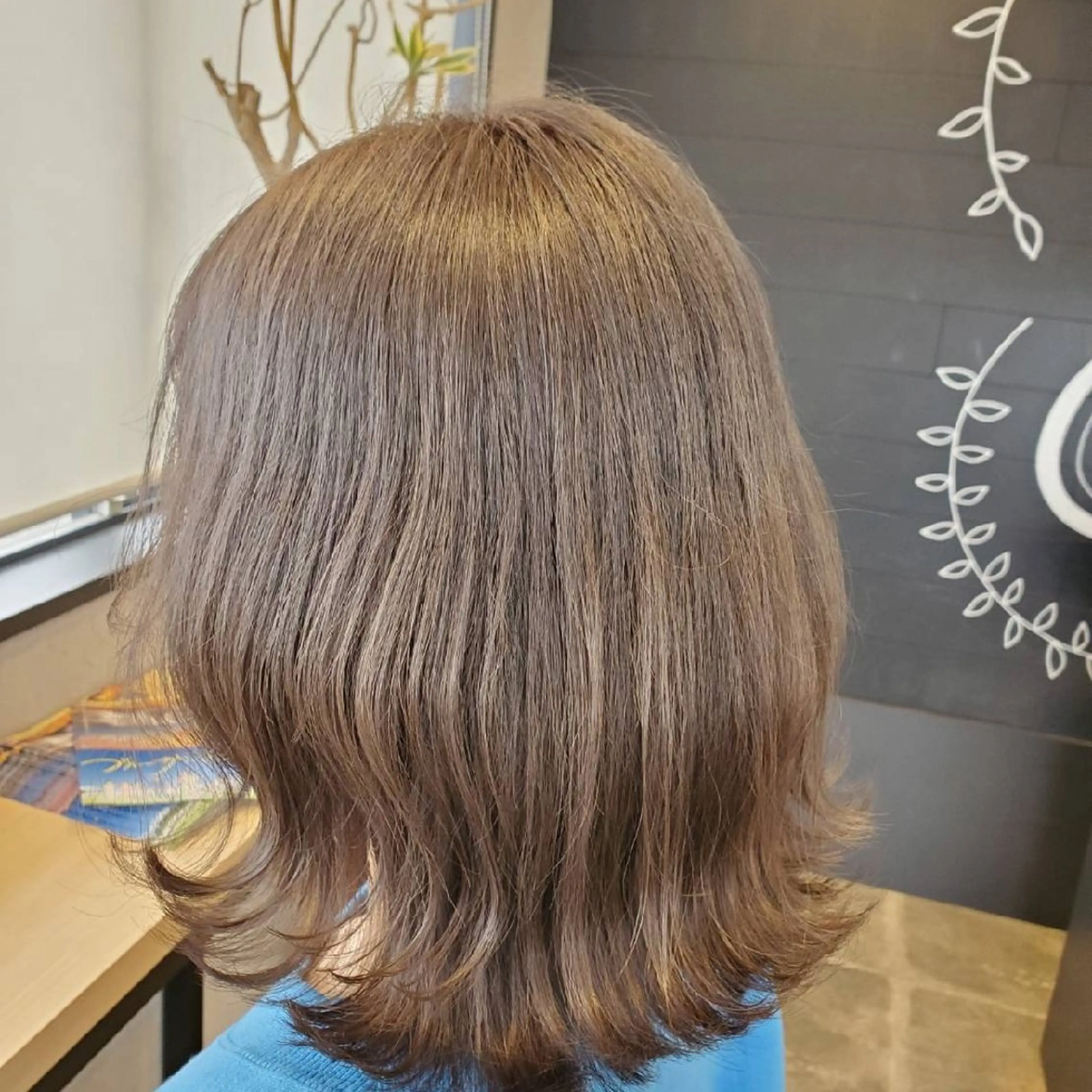 ミディアム カラー グレージュ カット ヘアカラー トリートメント ブリーチ+髪質改善 縮毛矯正/佐伯 駿のヘアスタイル