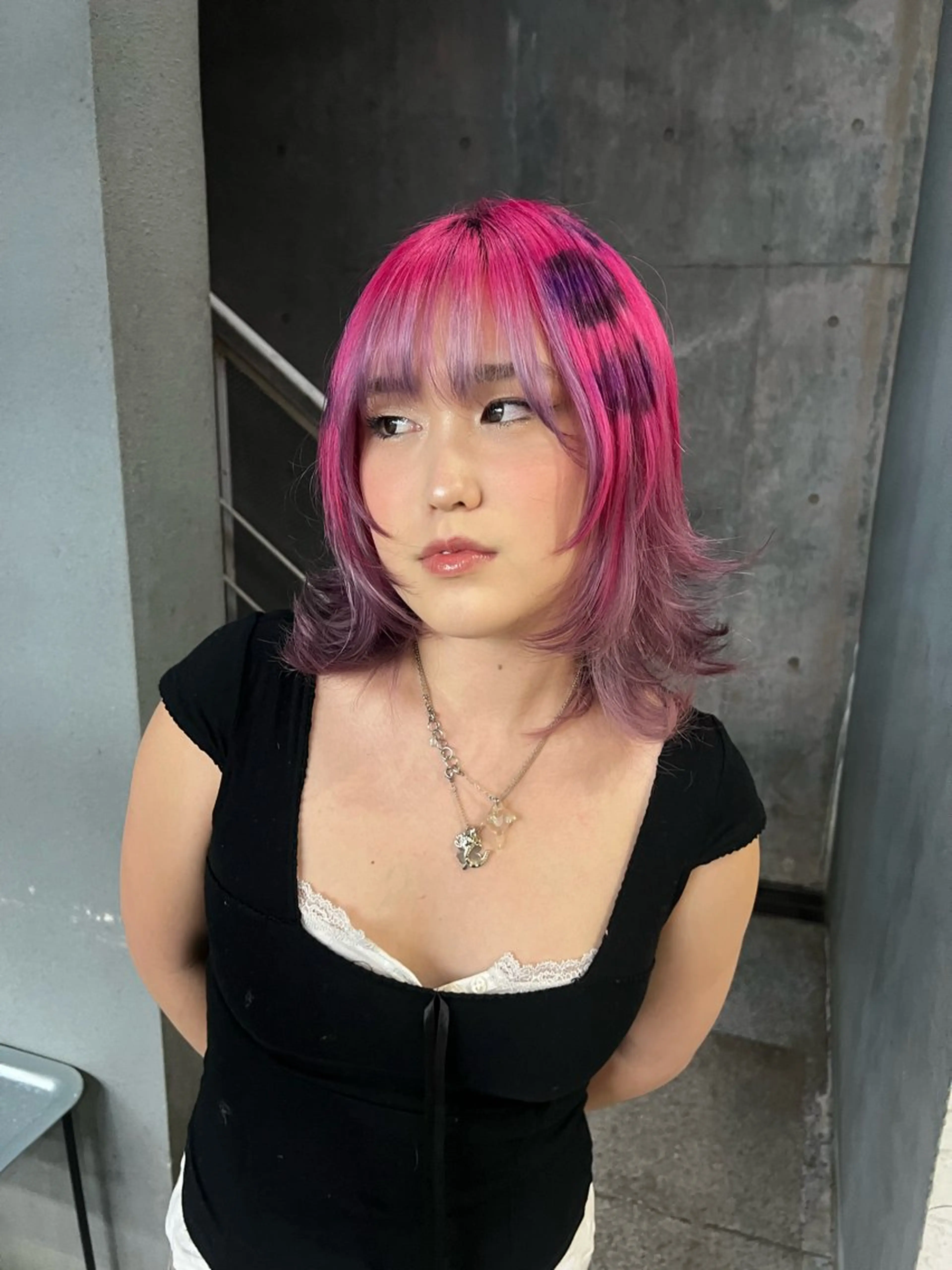 ミディアム カラー デザインカラー グラデーションカラー ピンクカラー パープルカラー ヘアカラー AOI 　ヘアカラ ー / ブリーチのヘアスタイル