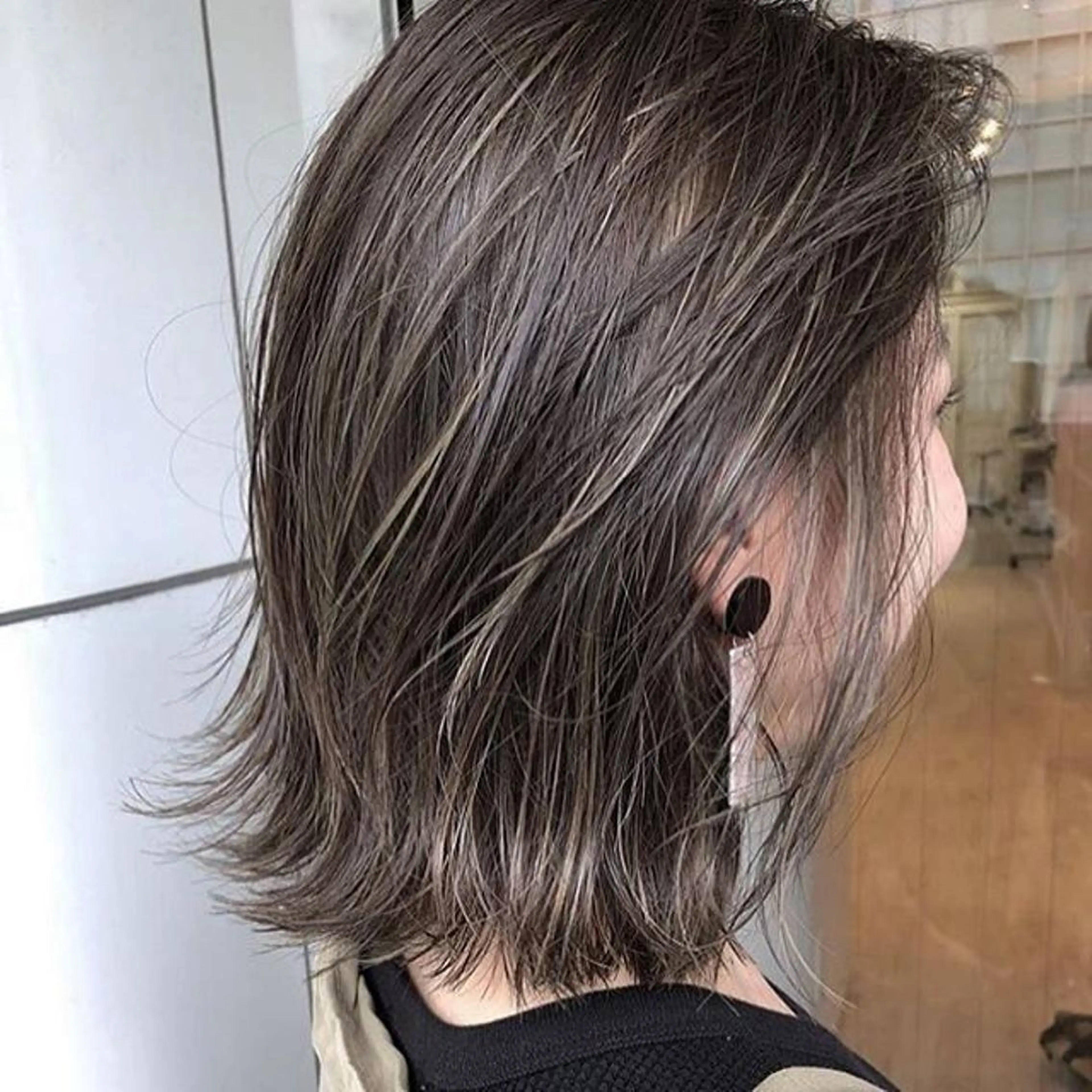 ショート カラー ヘアアレンジ ベージュカラー フォギーベージュ ハイライトカラー ハイライト 福壽 優奈のヘアスタイル