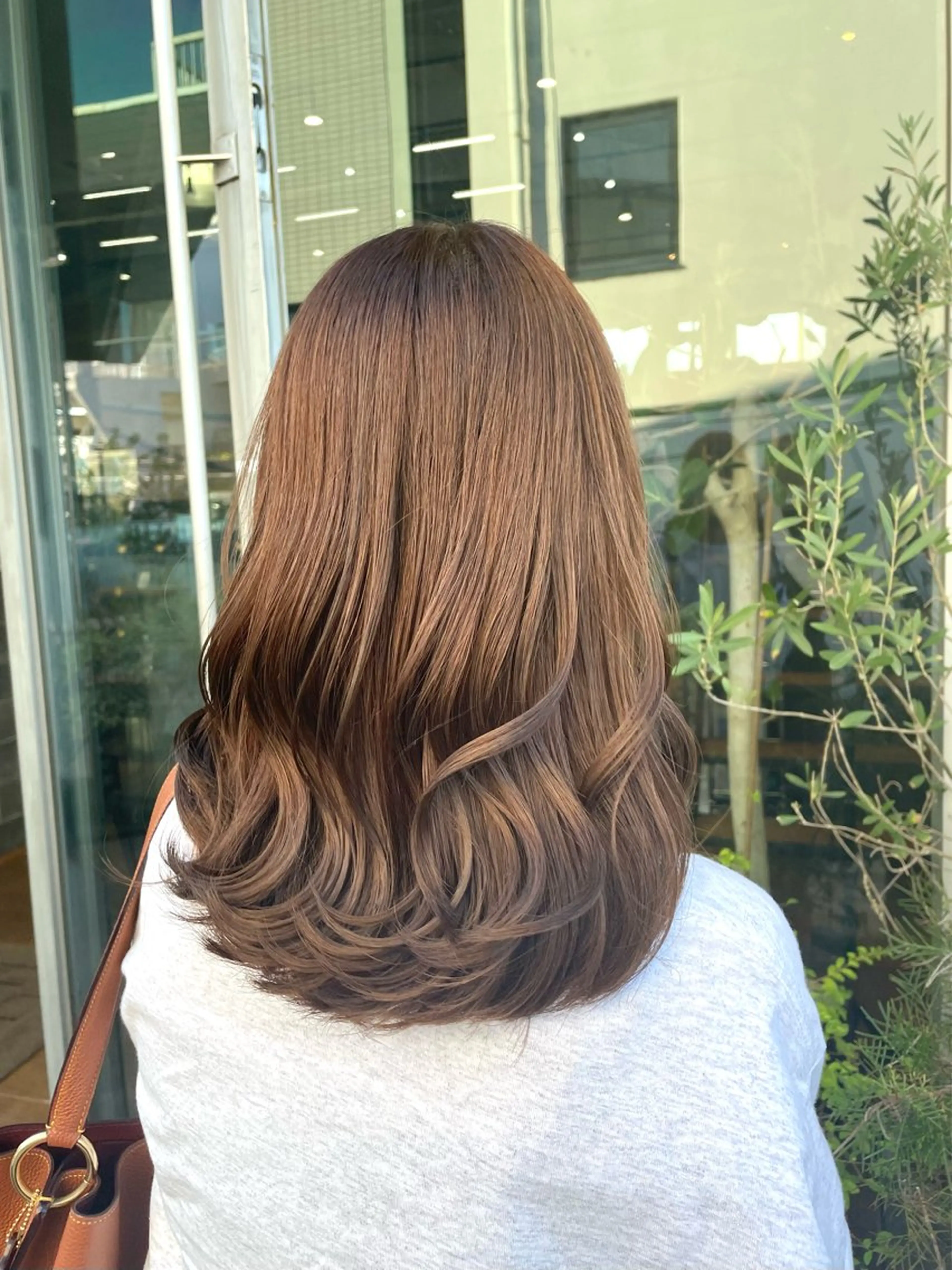 ミディアム ヘアカラー トリートメント 顔まわりレイヤー🎀 くぼやま　みおのヘアスタイル