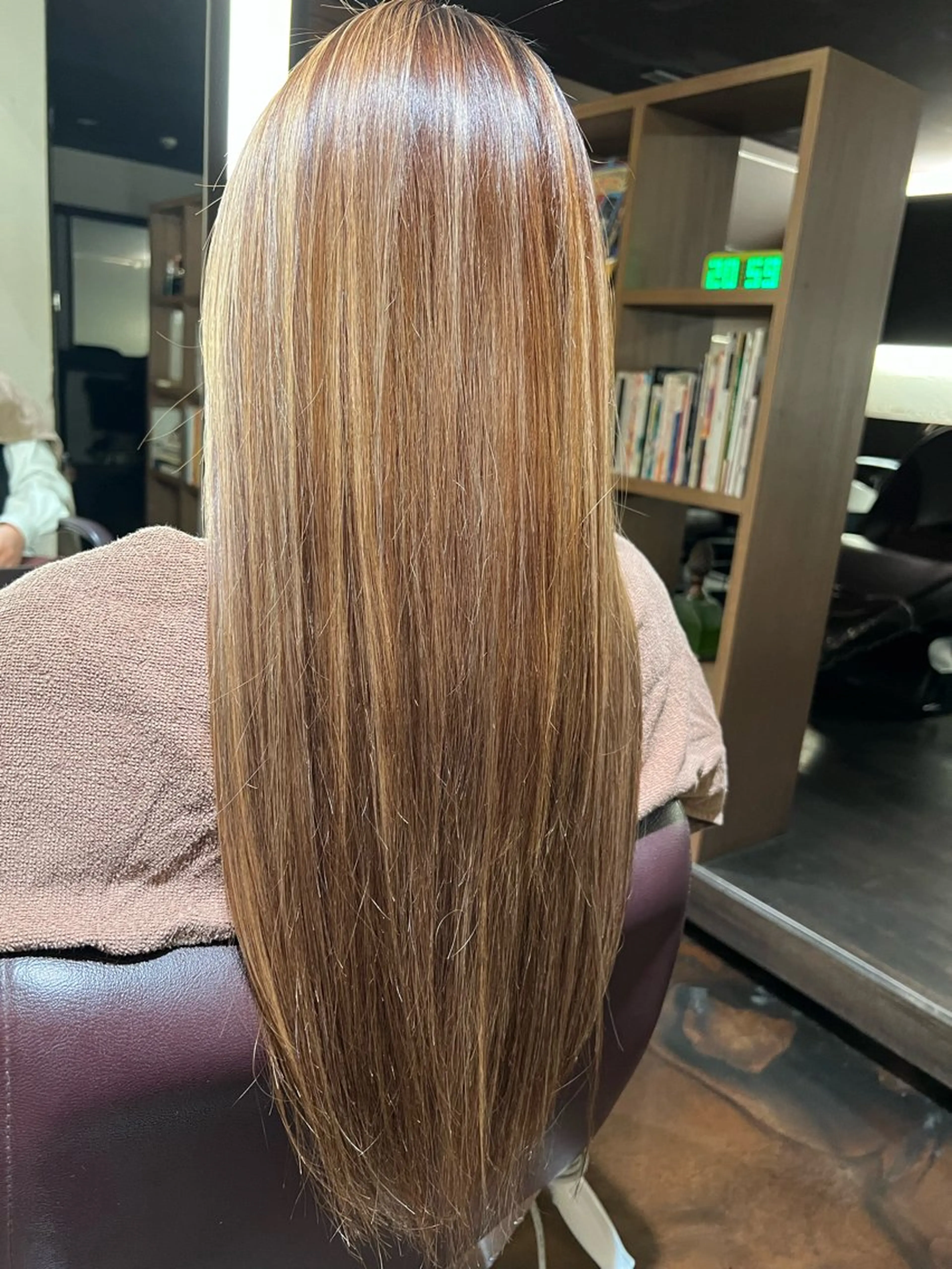 ロング 透明感カラーハイライ トモデル募集大浦偉央のヘアスタイル