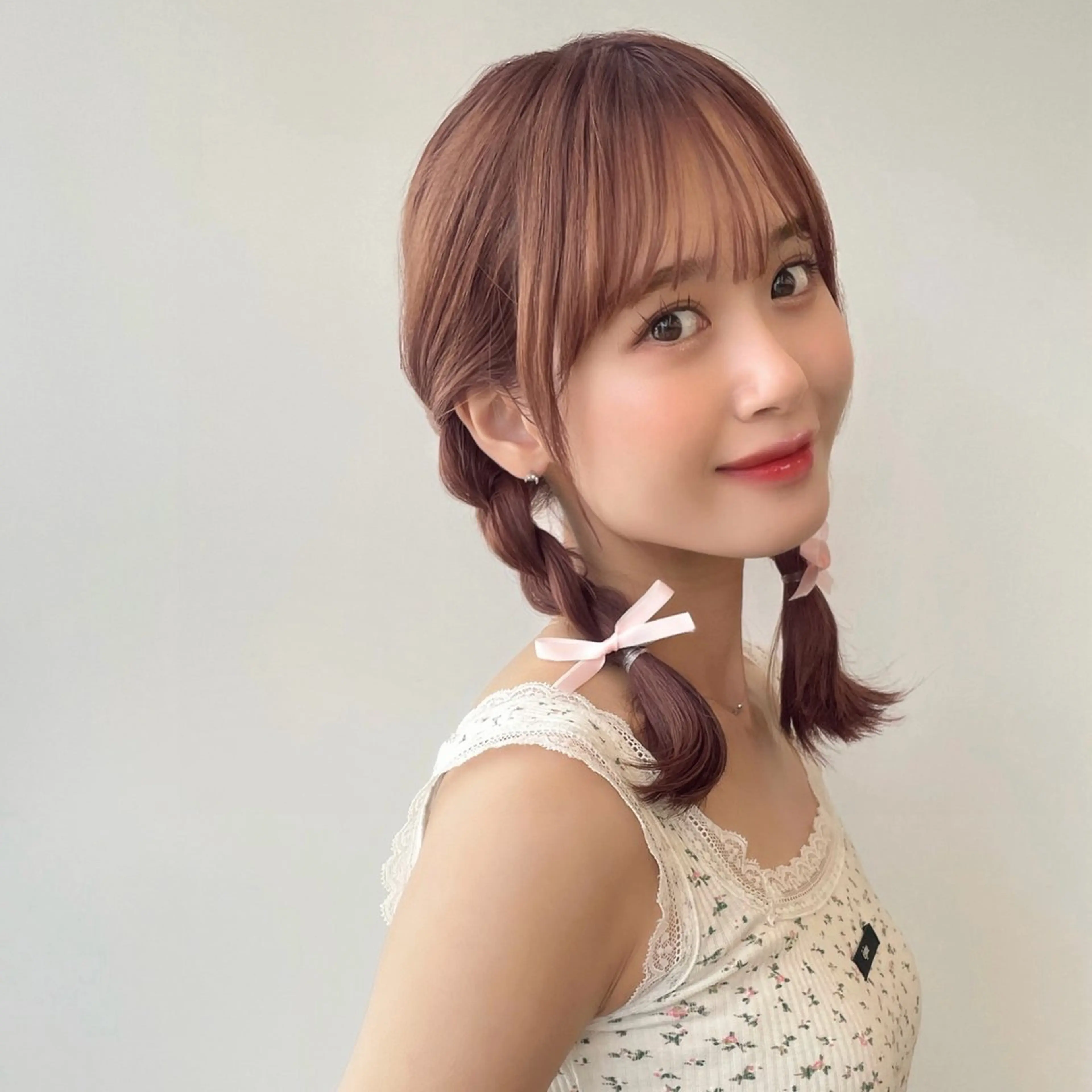 ミディアム カラー ヘアアレンジ ヘアカラー 🍑暖色／レイヤー／ 真希🎀のヘアスタイル