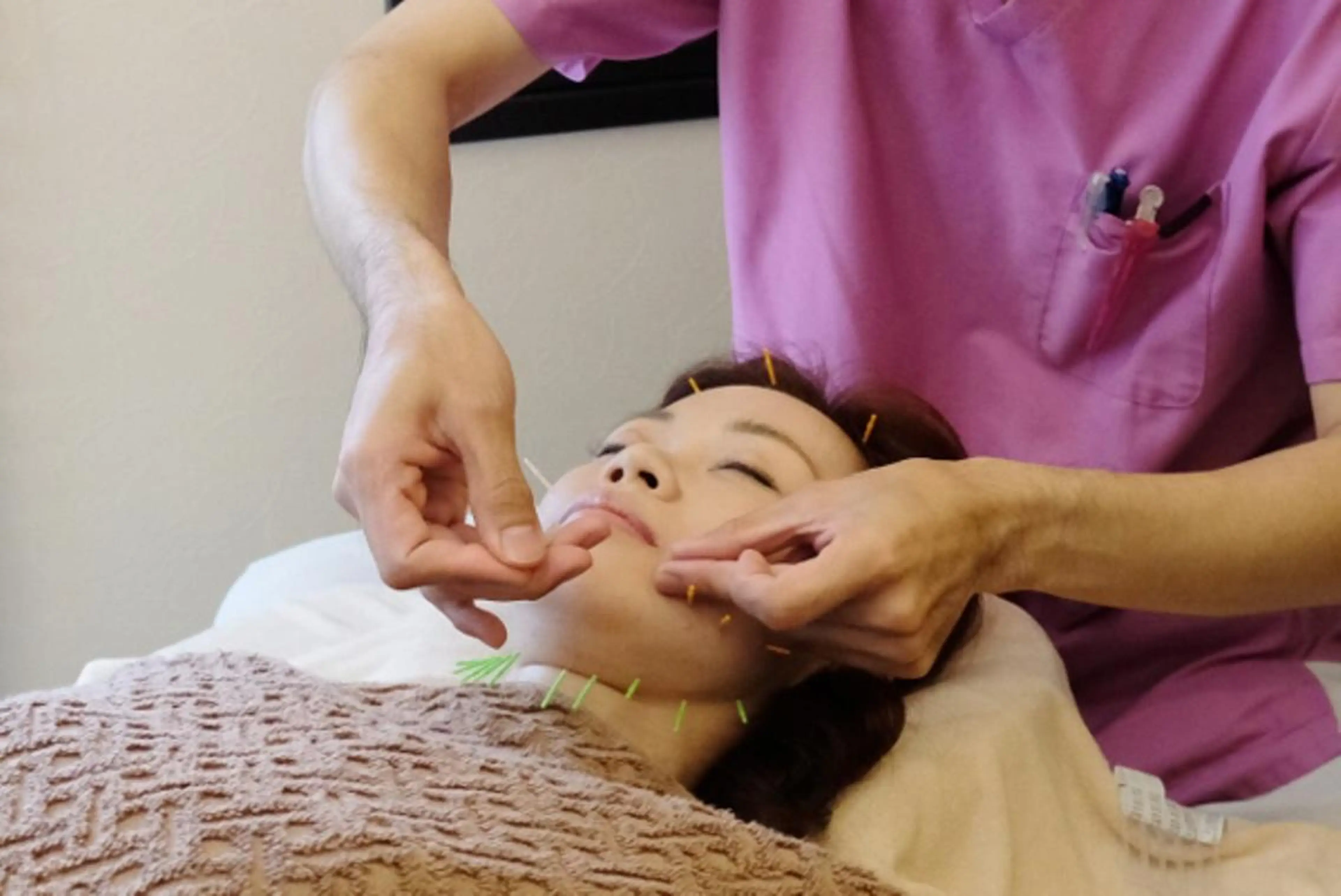 リラク Acupuncture  salon LINOA リノア鍼灸院所属・ヘッドスパ鍼/小顔鍼 耳ツボ 　LINOAのエステ・リラクイメージ