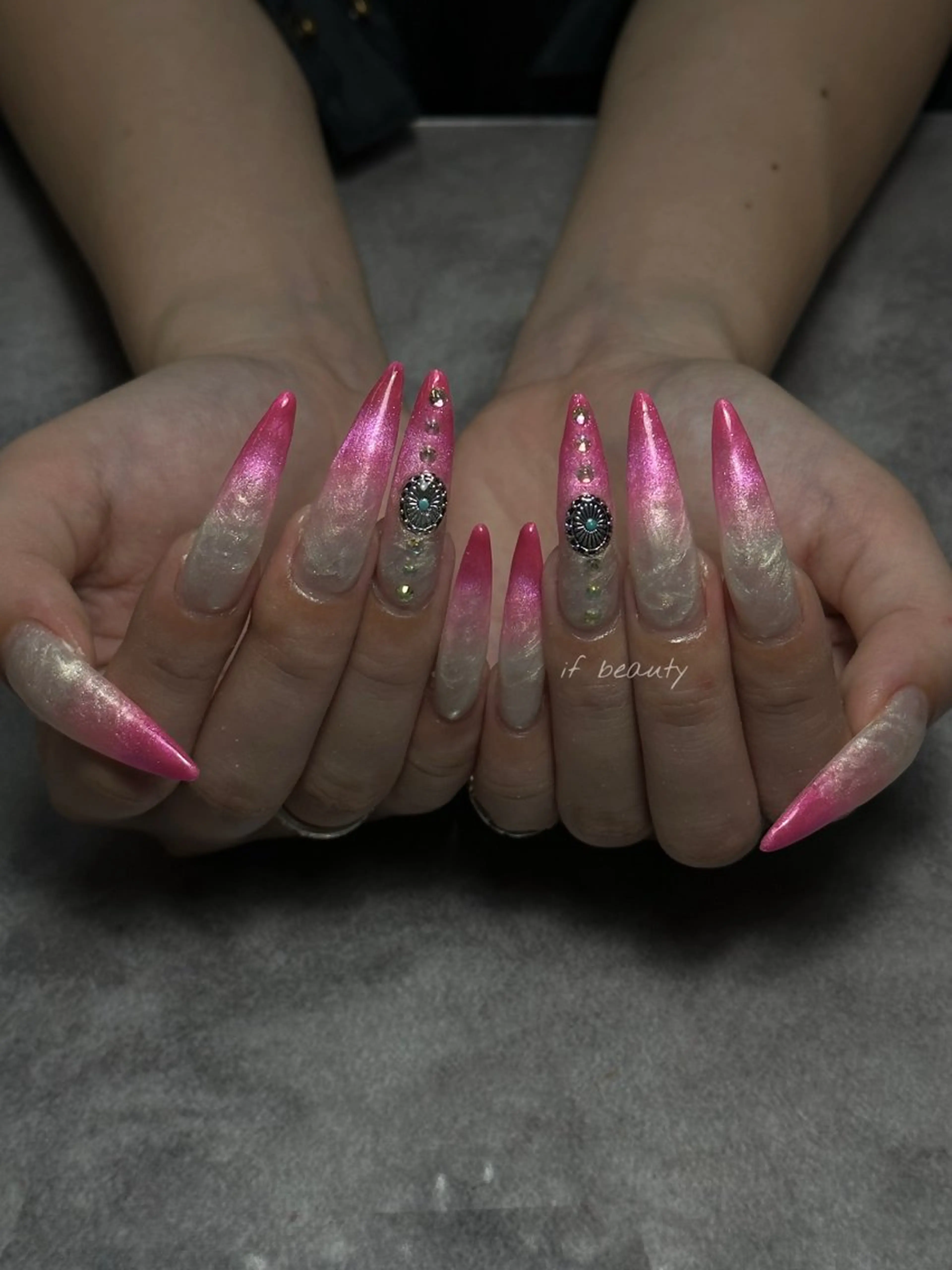 ネイル アートネイル ジェルネイル グラデーション パラジェル ワンホンネイル ハンドネイル if Hair＆Nail Salon所属・IKA /海外ネイル /個性派/ワンホンのネイルデザイン